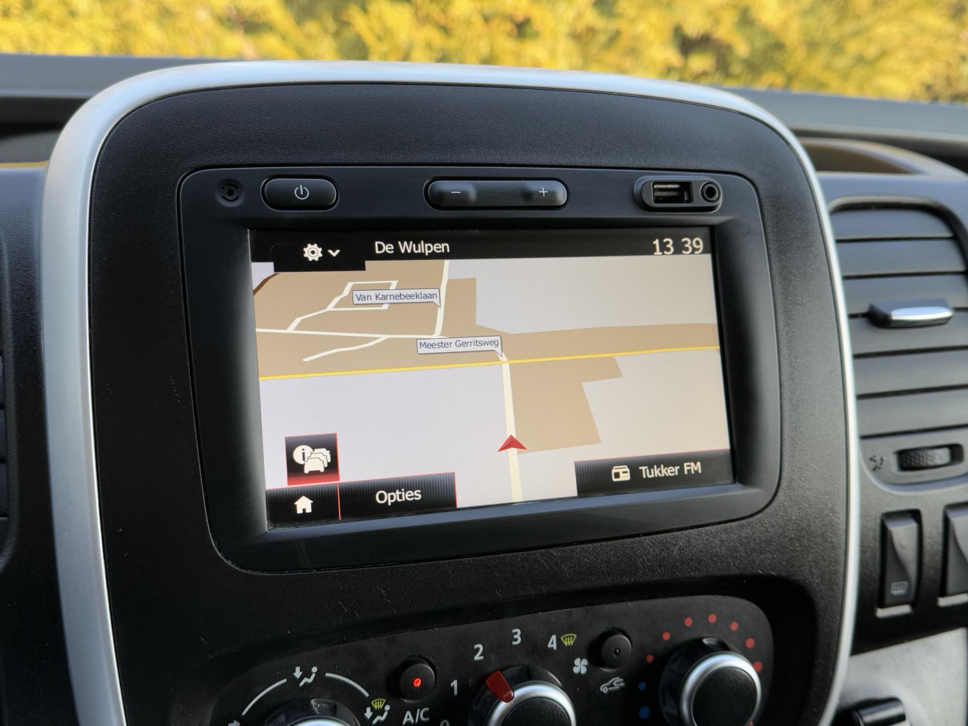Foto 13 van Renault 2.0 DCI 120 PK / L2H1 / 1e EIG. / AIRCO / CRUISE / TREKHAAK / LED / DAB / 3-ZITS