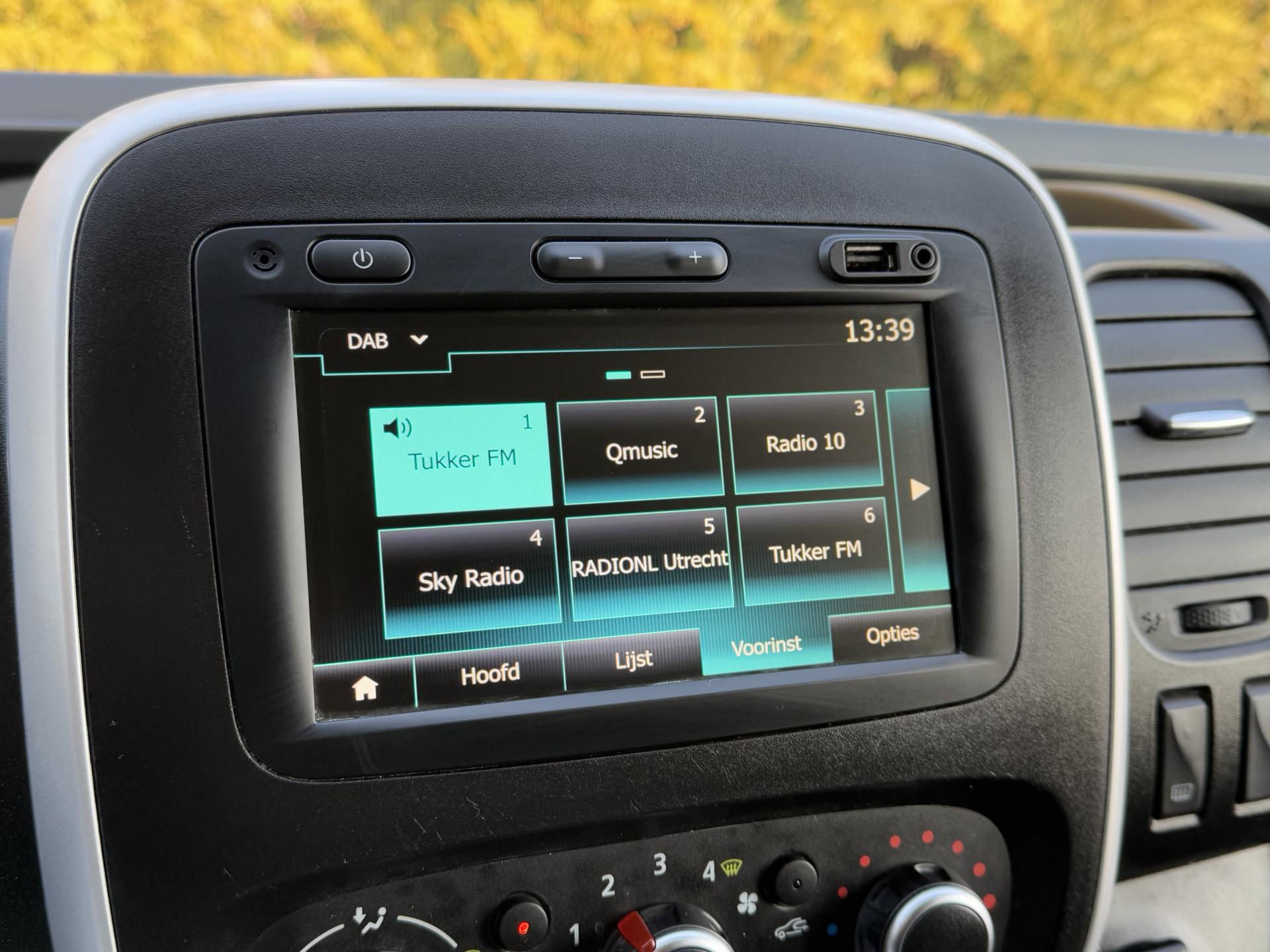 Foto 14 van Renault 2.0 DCI 120 PK / L2H1 / 1e EIG. / AIRCO / CRUISE / TREKHAAK / LED / DAB / 3-ZITS
