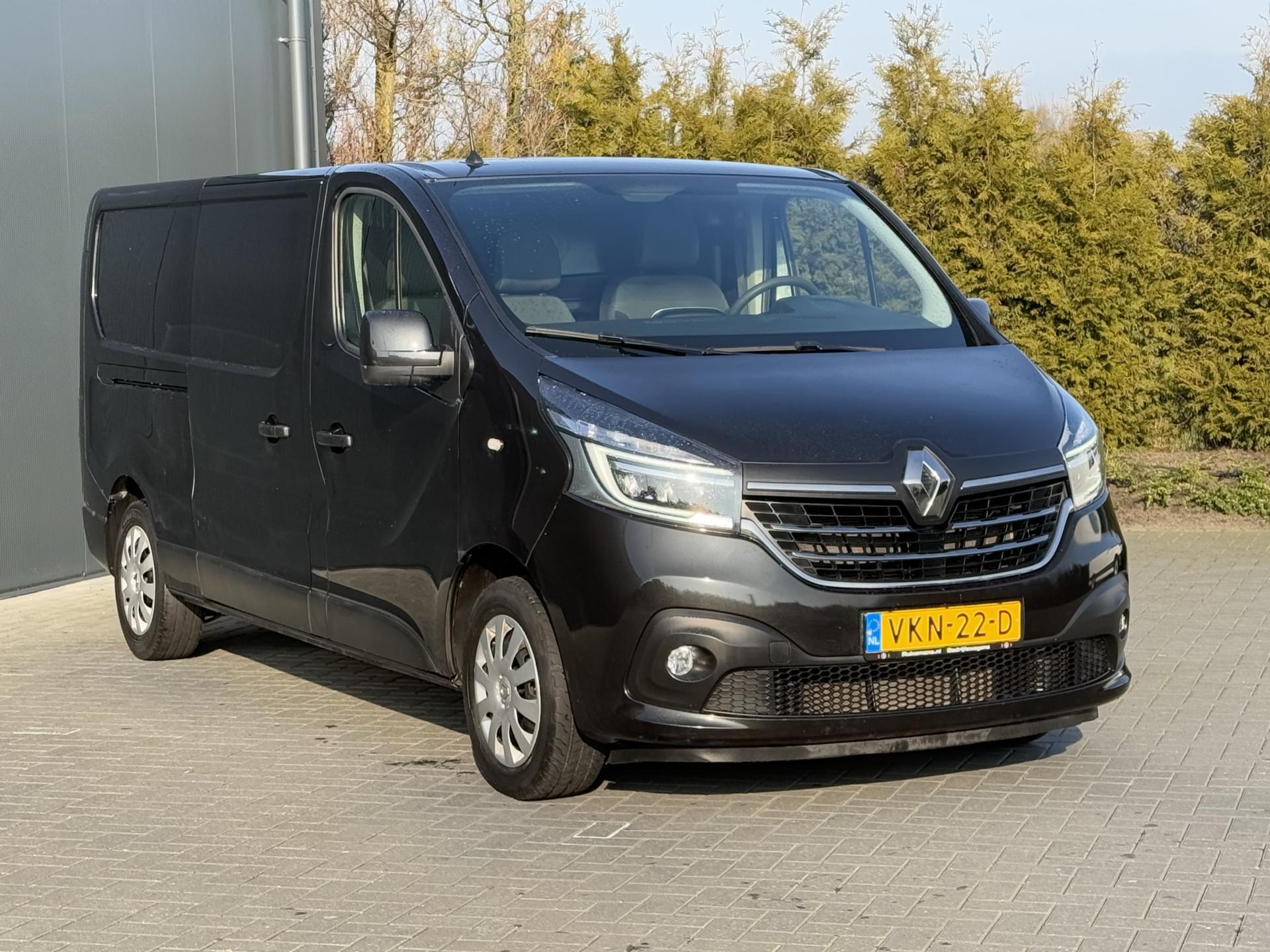 Foto 3 van Renault 2.0 DCI 120 PK / L2H1 / 1e EIG. / AIRCO / CRUISE / TREKHAAK / LED / DAB / 3-ZITS