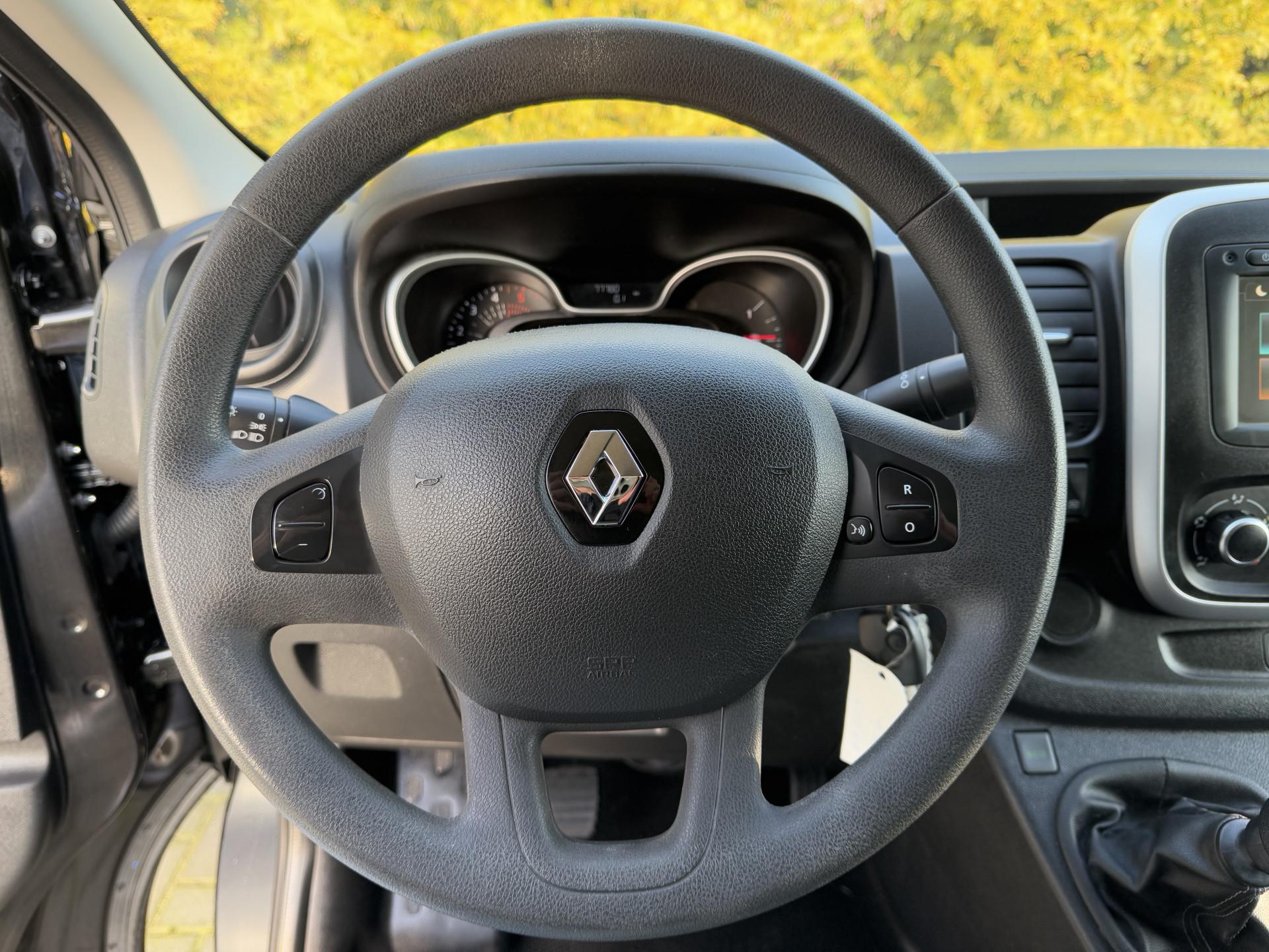 Foto 9 van Renault 2.0 DCI 120 PK / L2H1 / 1e EIG. / AIRCO / CRUISE / TREKHAAK / LED / DAB / 3-ZITS