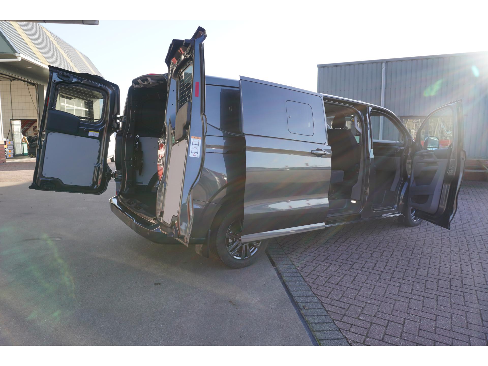 Foto 5 van Ford 320L 2.0 TDCI 170PK L2H1 Limited DubbelCabine Automaat Schuifdeur L/R