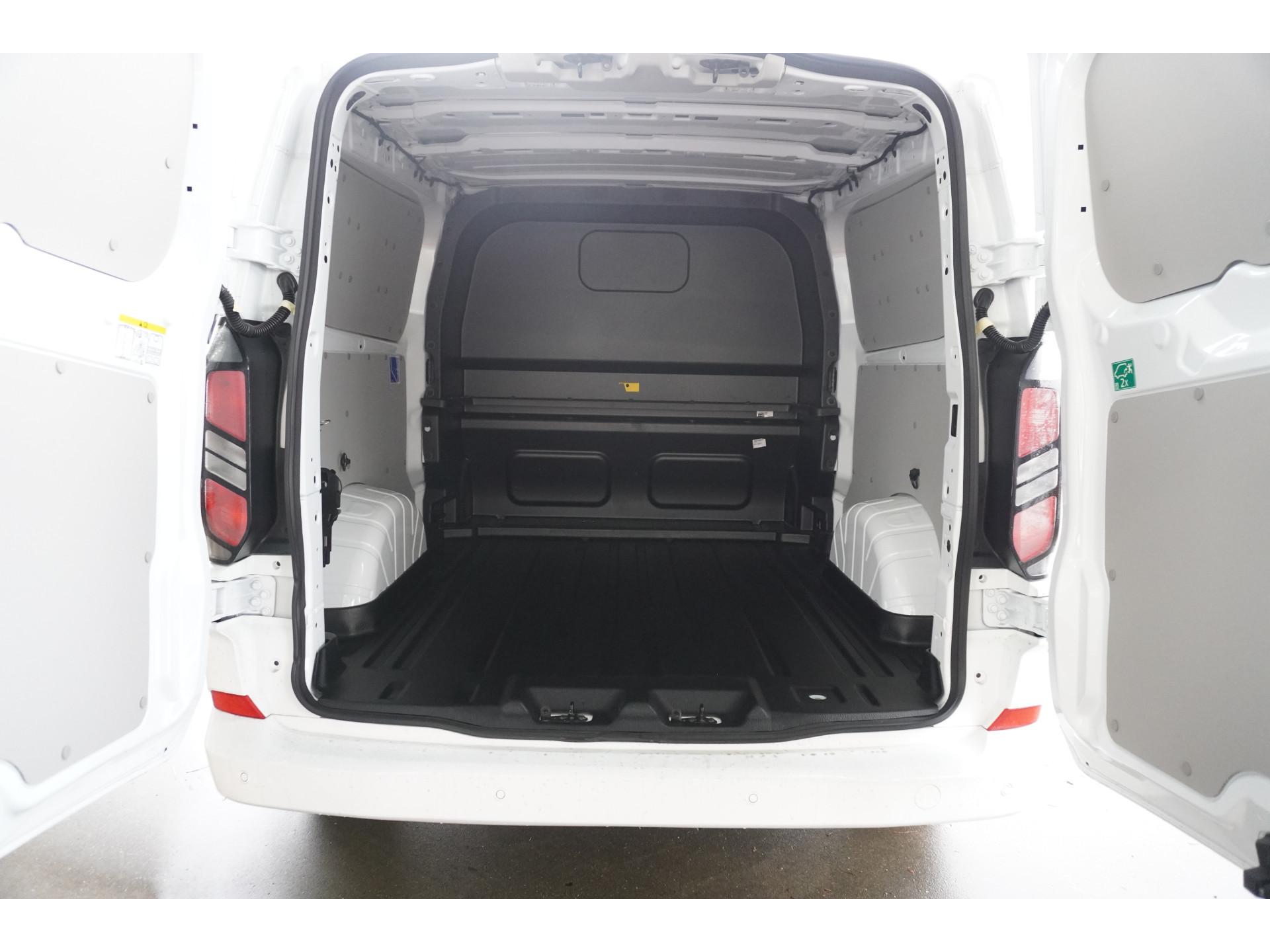 Foto 11 van Ford 320L 2.0 TDCI 170PK L2H1 Limited DubbelCabine Automaat Schuifdeur L/R