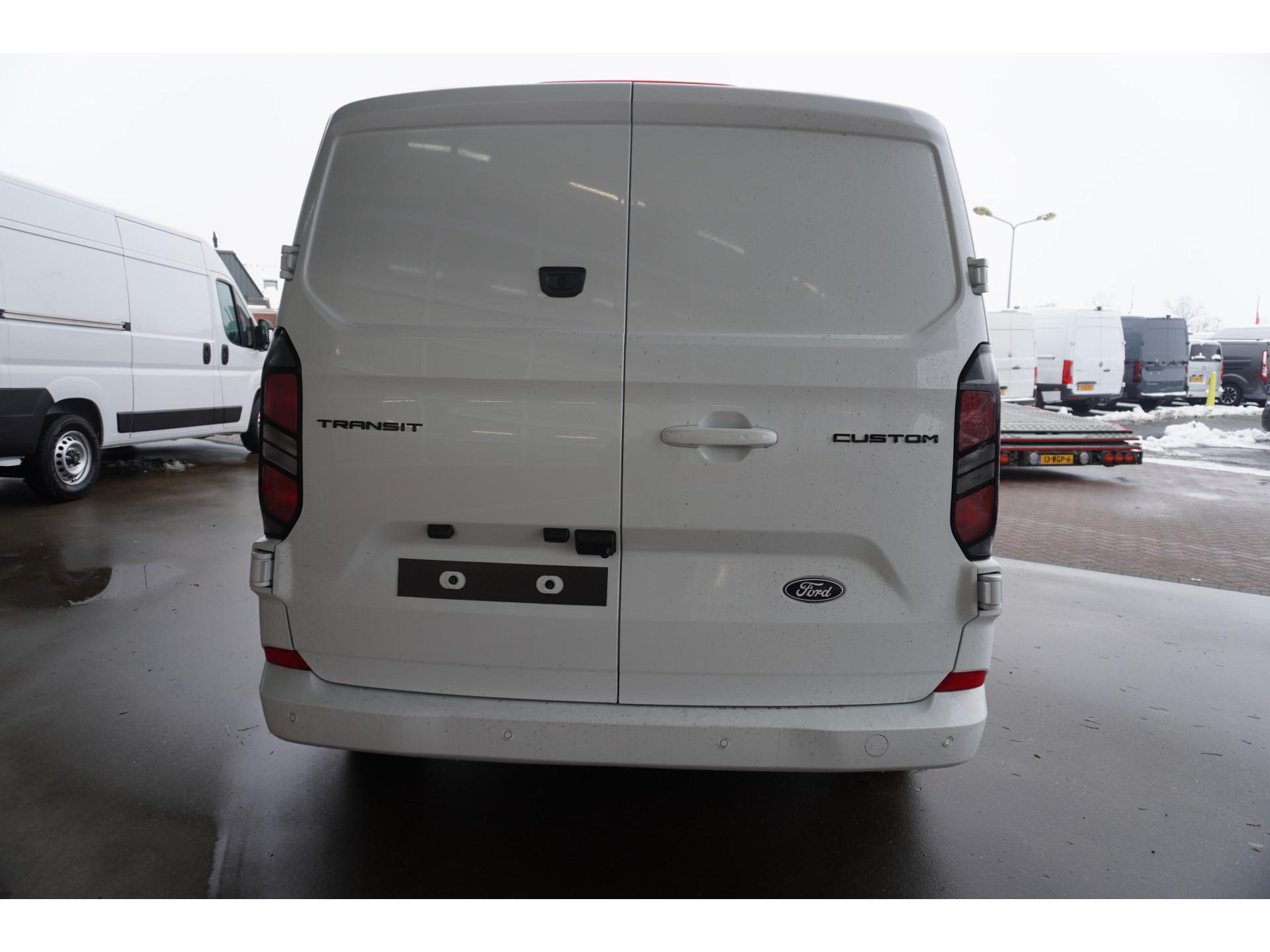 Foto 5 van Ford 320L 2.0 TDCI 170PK L2H1 Limited DubbelCabine Automaat Schuifdeur L/R
