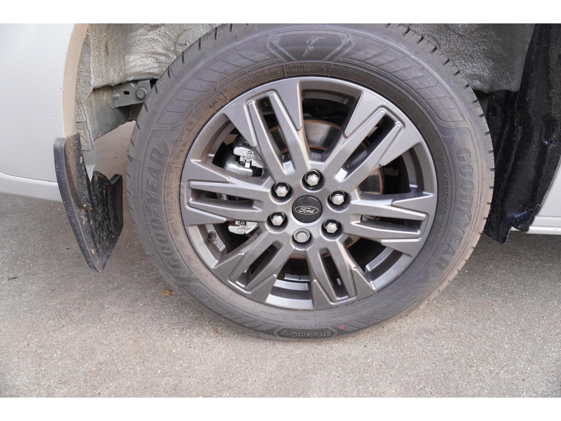 Foto 12 van Ford 320L 2.0 TDCI 170PK L2H1 Limited DubbelCabine Automaat Schuifdeur L/R
