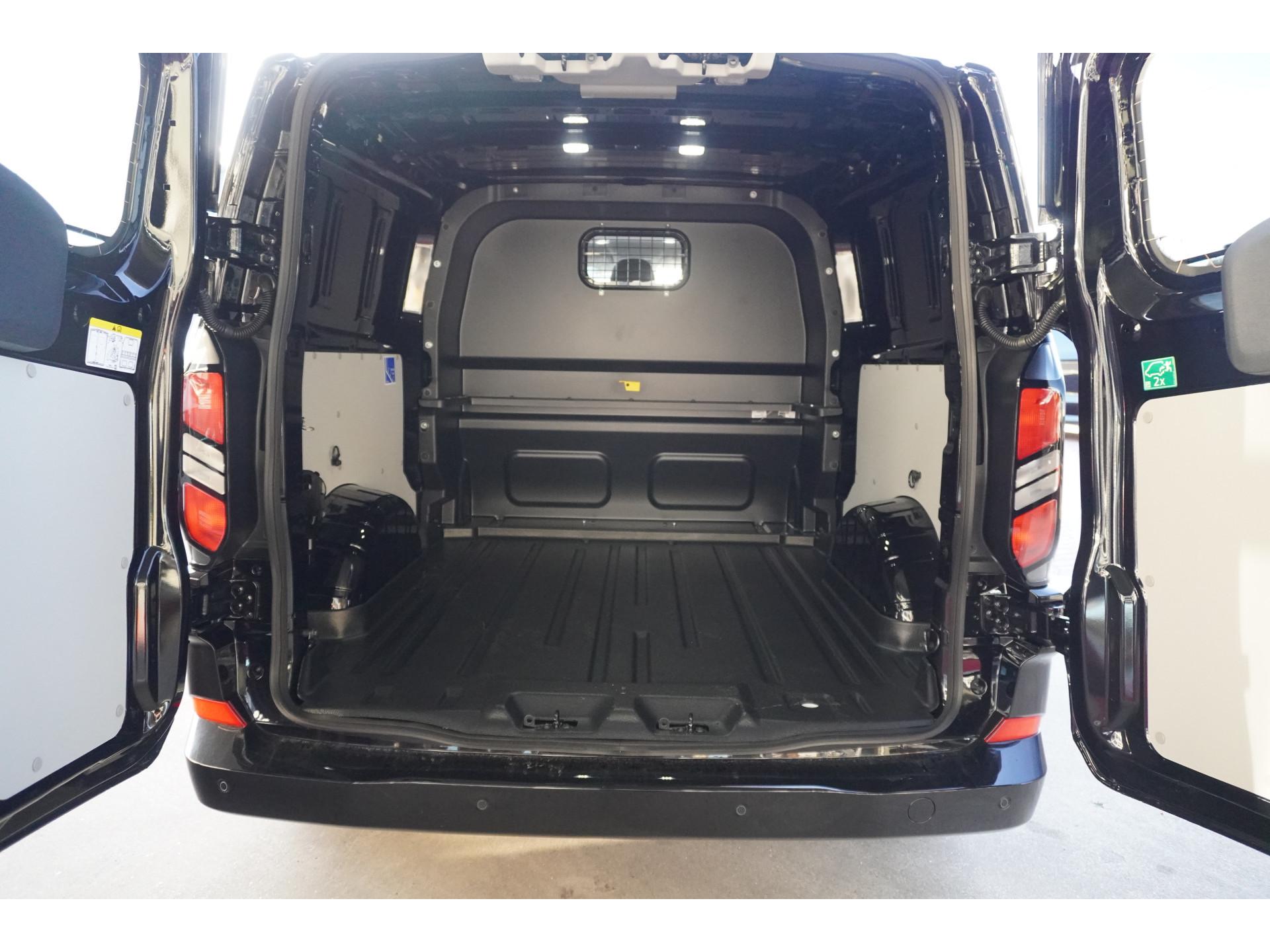 Foto 14 van Ford 320L 2.0 TDCI 170PK L2H1 Limited DubbelCabine Automaat Schuifdeur L/R