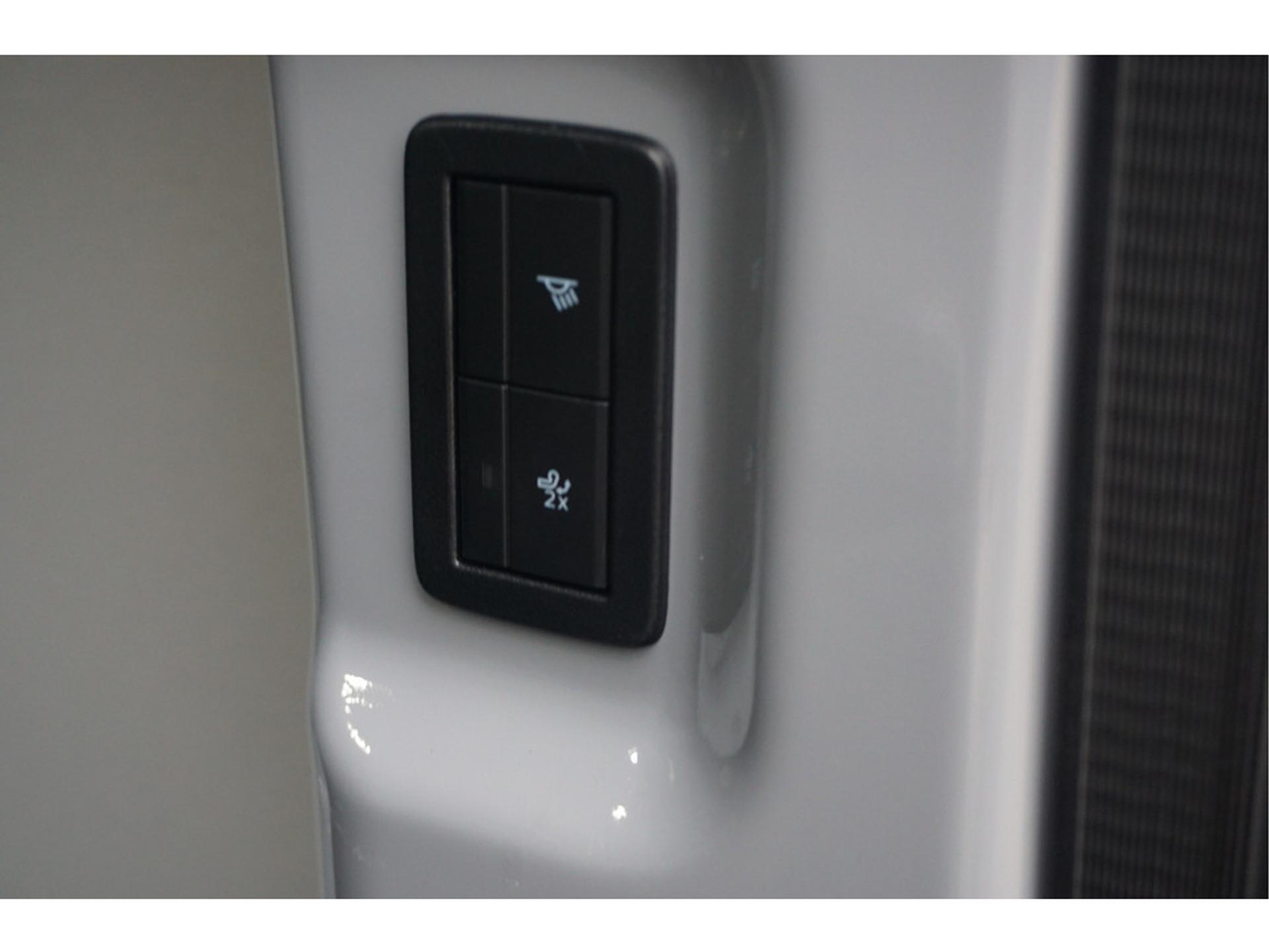 Foto 17 van Ford 320L 2.0 TDCI 170PK L2H1 Limited DubbelCabine Automaat Schuifdeur L/R