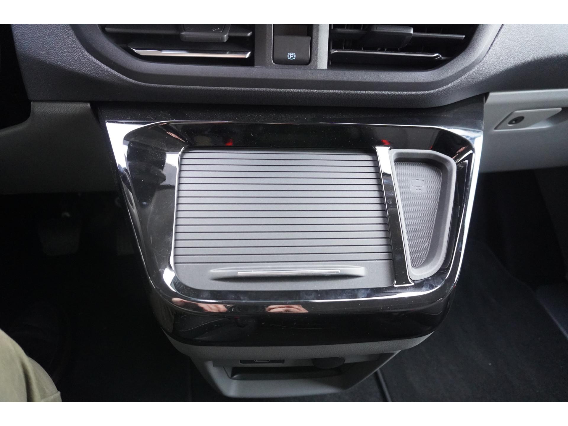 Foto 19 van Ford 320L 2.0 TDCI 170PK L2H1 Limited DubbelCabine Automaat Schuifdeur L/R