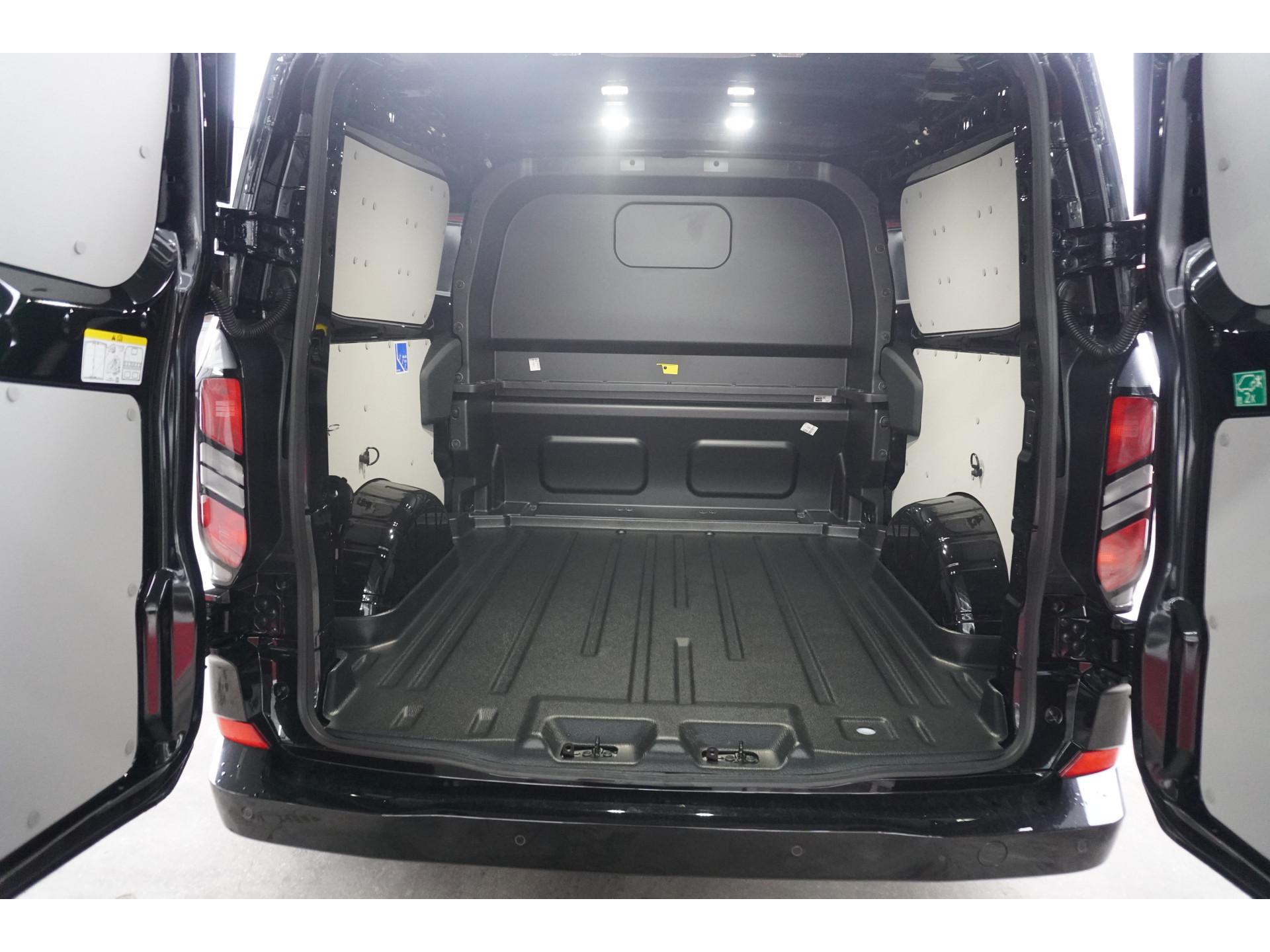 Foto 13 van Ford 320L 2.0 TDCI 170PK L2H1 Limited DubbelCabine Automaat