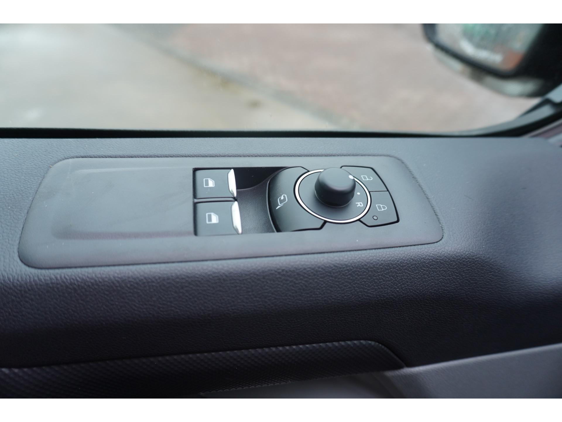 Foto 26 van Ford 320L 2.0 TDCI 170PK L2H1 Limited DubbelCabine Automaat