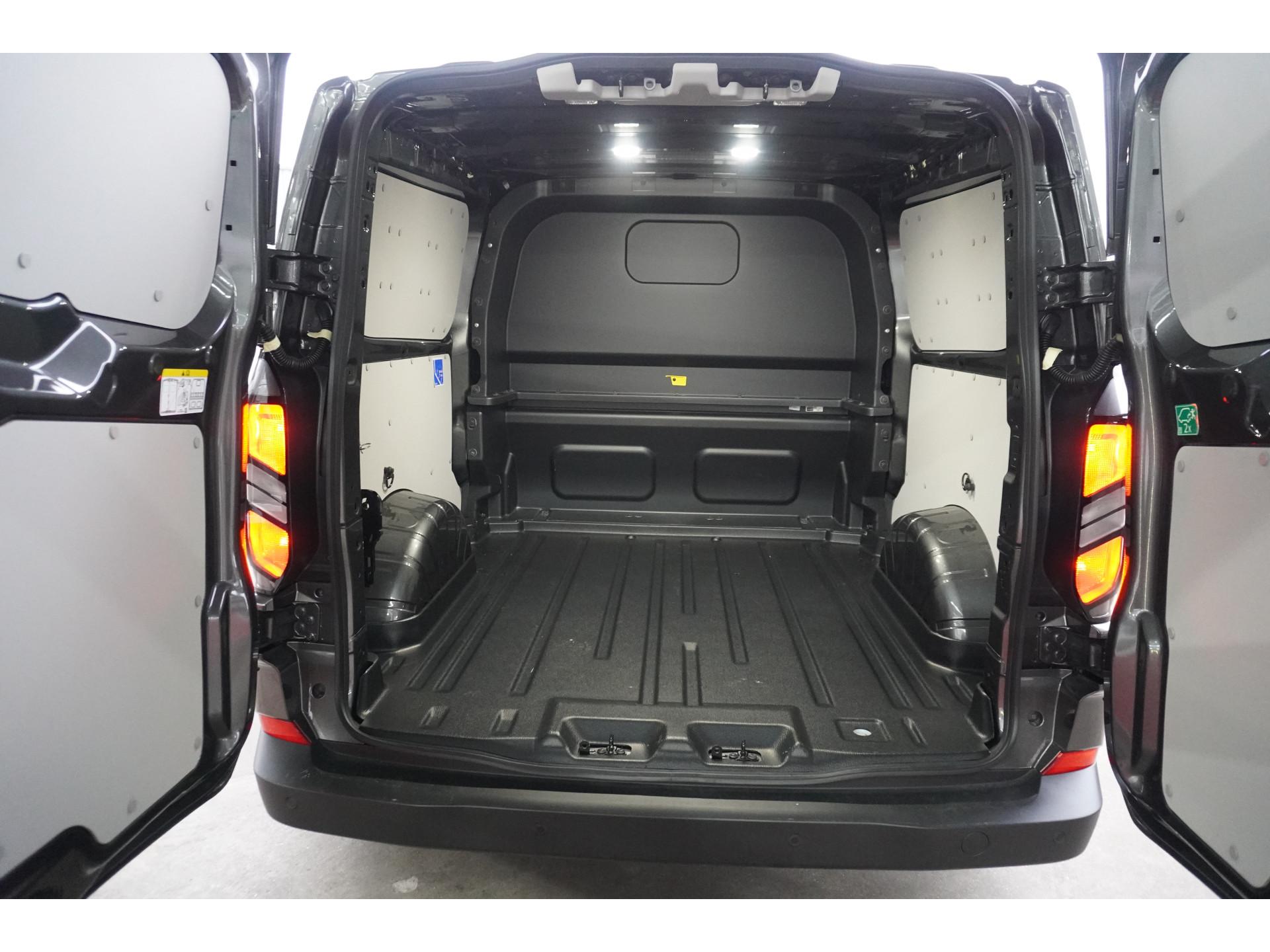 Foto 13 van Ford 320L 2.0 TDCI 150PK L2H1 Trend Dubbelcabine Schuifdeur L/R