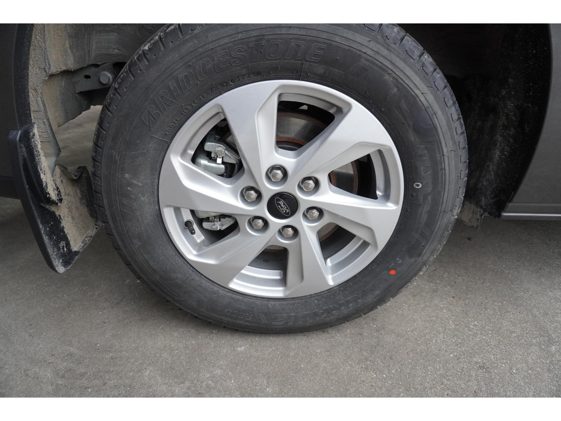 Foto 29 van Ford 320L 2.0 TDCI 150PK L2H1 Trend Dubbelcabine Schuifdeur L/R