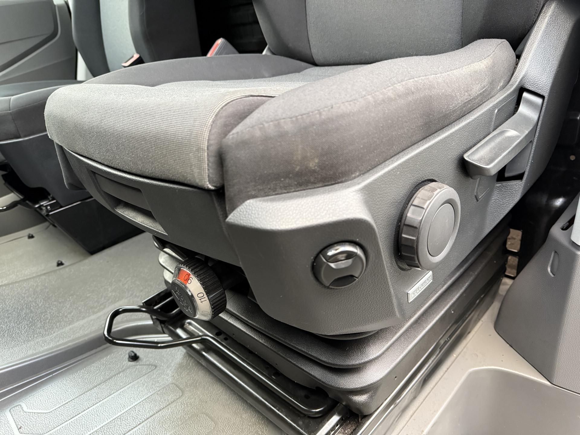 Foto 16 van Volkswagen 35 2.0 TDI 141 PK / L3H3 / 1e EIG. / NETTE BUS / ERGO STOEL / AIRCO / 3 TON TREKKEN / CRUISE / GEVEERDE STOEL