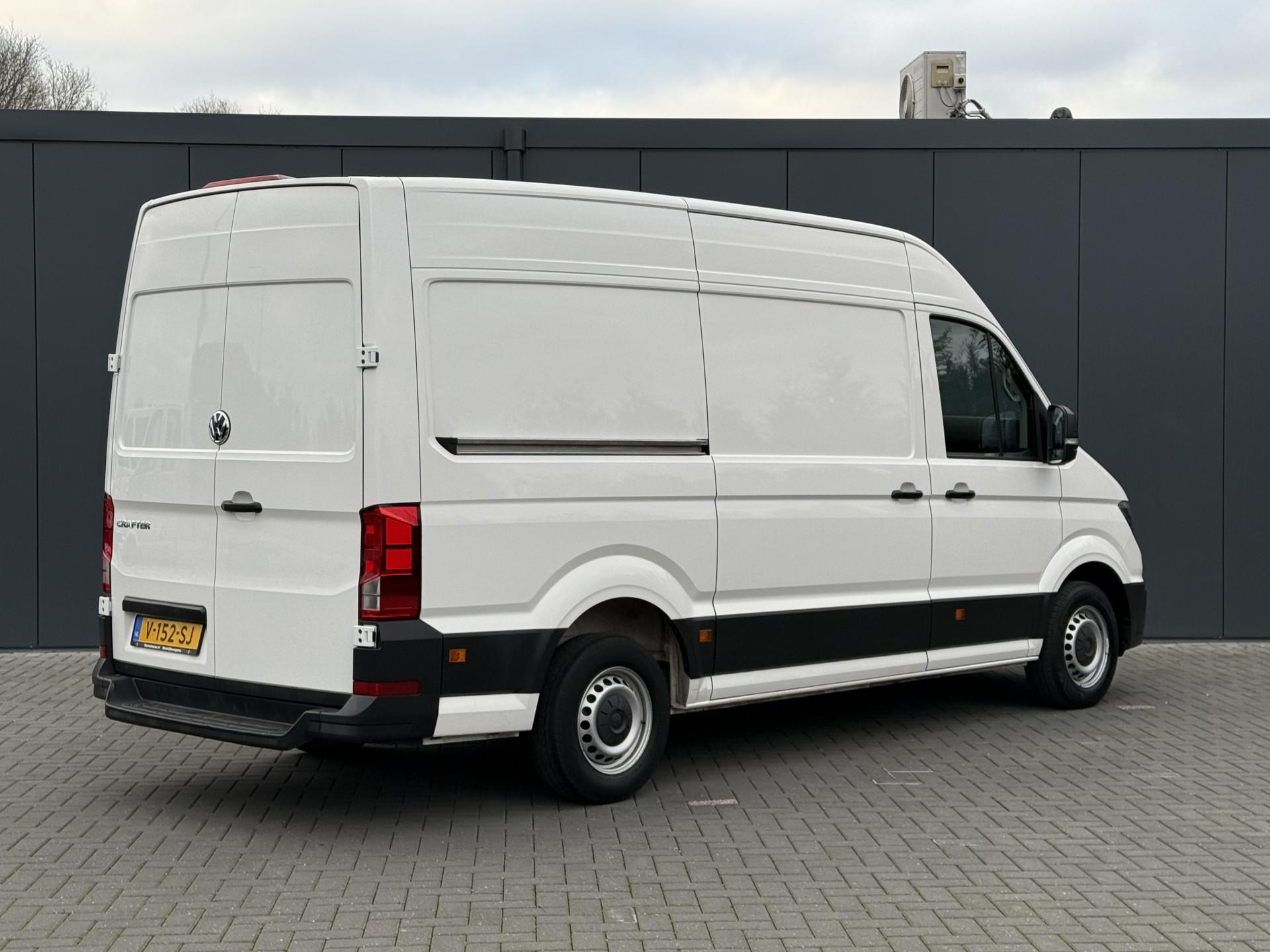 Foto 2 van Volkswagen 35 2.0 TDI 141 PK / L3H3 / 1e EIG. / NETTE BUS / ERGO STOEL / AIRCO / 3 TON TREKKEN / CRUISE / GEVEERDE STOEL