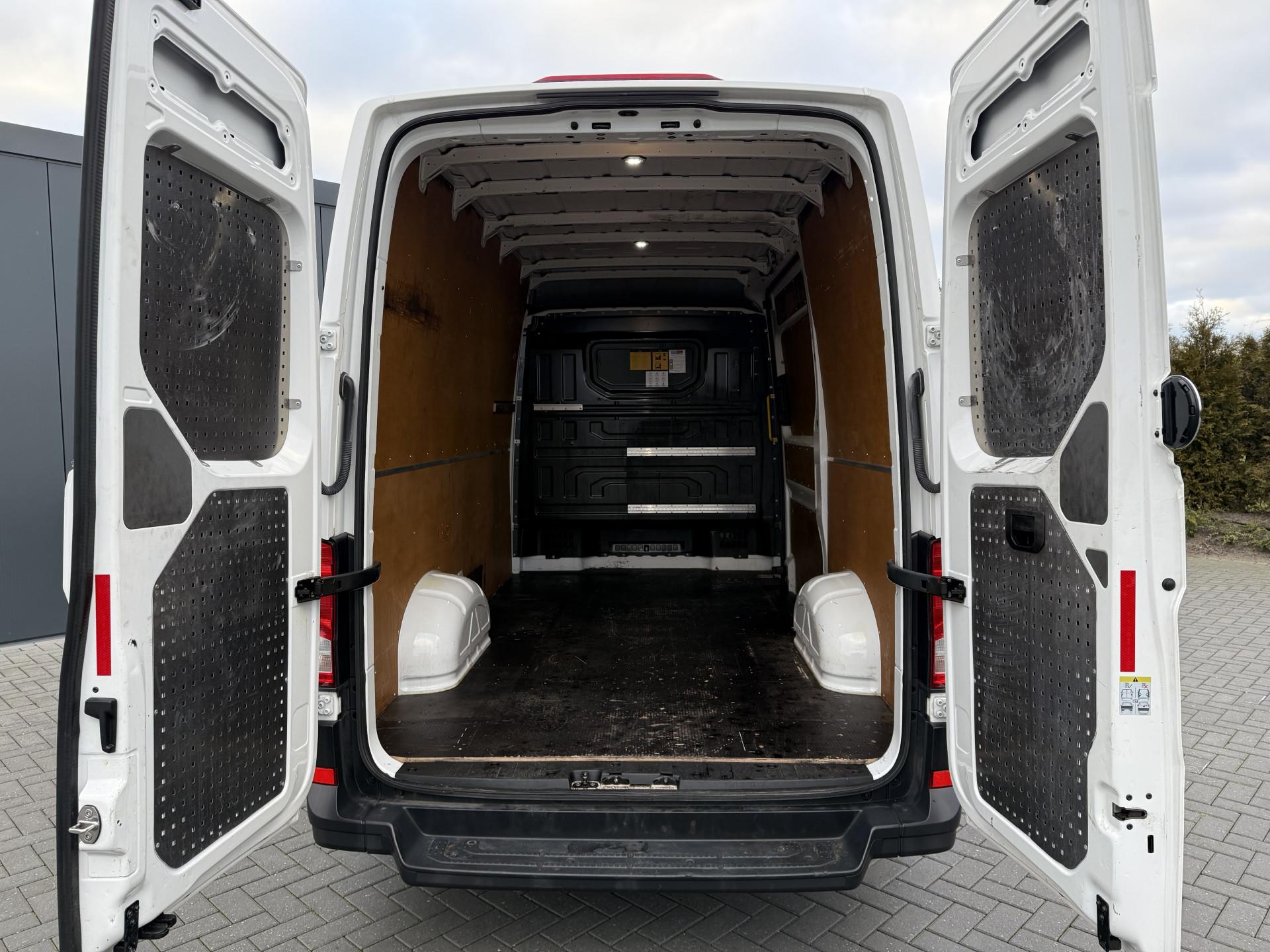 Foto 7 van Volkswagen 35 2.0 TDI 141 PK / L3H3 / 1e EIG. / NETTE BUS / ERGO STOEL / AIRCO / 3 TON TREKKEN / CRUISE / GEVEERDE STOEL