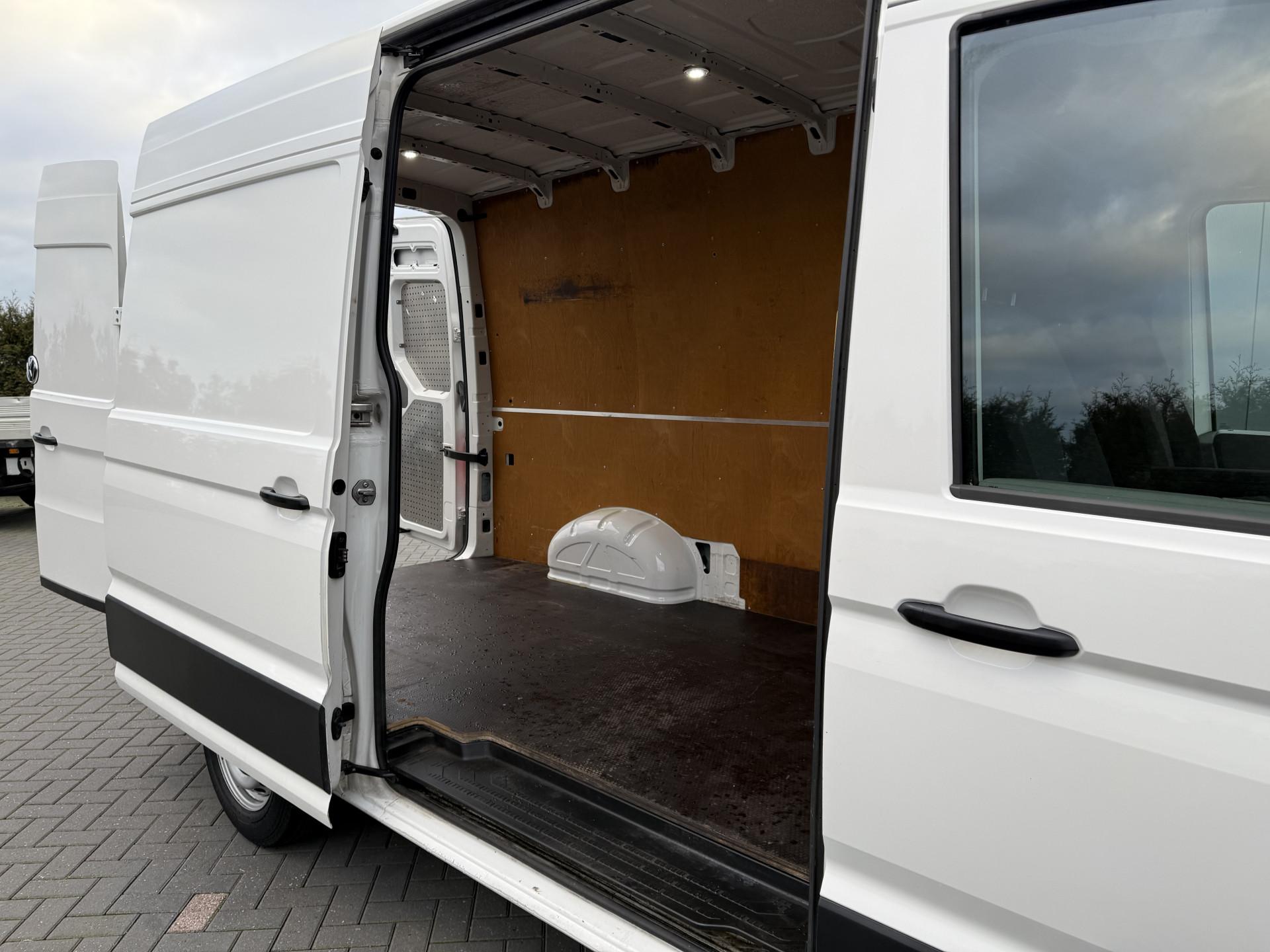 Foto 8 van Volkswagen 35 2.0 TDI 141 PK / L3H3 / 1e EIG. / NETTE BUS / ERGO STOEL / AIRCO / 3 TON TREKKEN / CRUISE / GEVEERDE STOEL