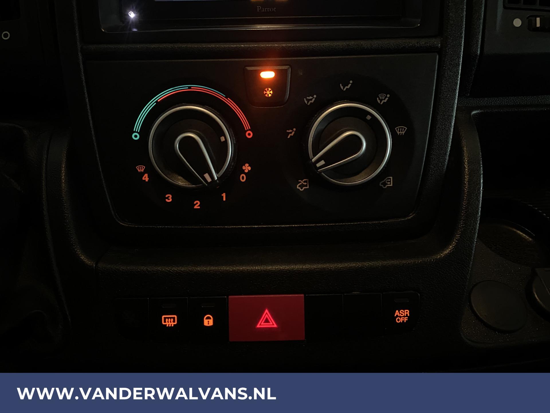 Foto 4 van Citroën 2.2BlueHDi 131pk Bakwagen + Laadklep Euro6 Airco | Camera | 920kg laadvermogen