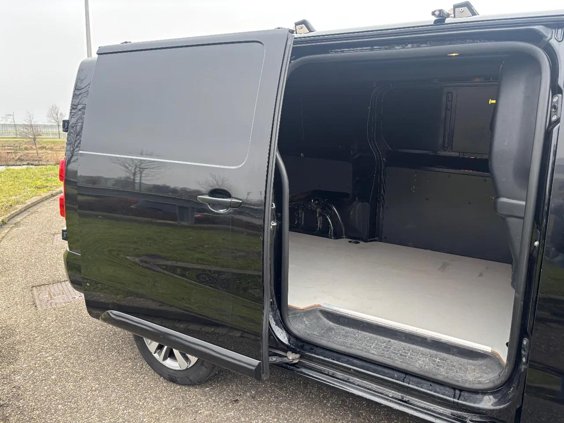 Foto 10 van Peugeot 2.0HDI 180 Lang Automaat Airco Navi Cruisecontrol XENON Trekhaak 61.000KM