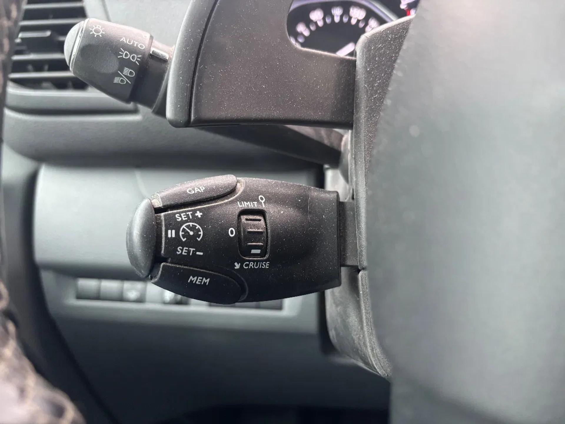 Foto 18 van Peugeot 2.0HDI 180 Lang Automaat Airco Navi Cruisecontrol XENON Trekhaak 61.000KM