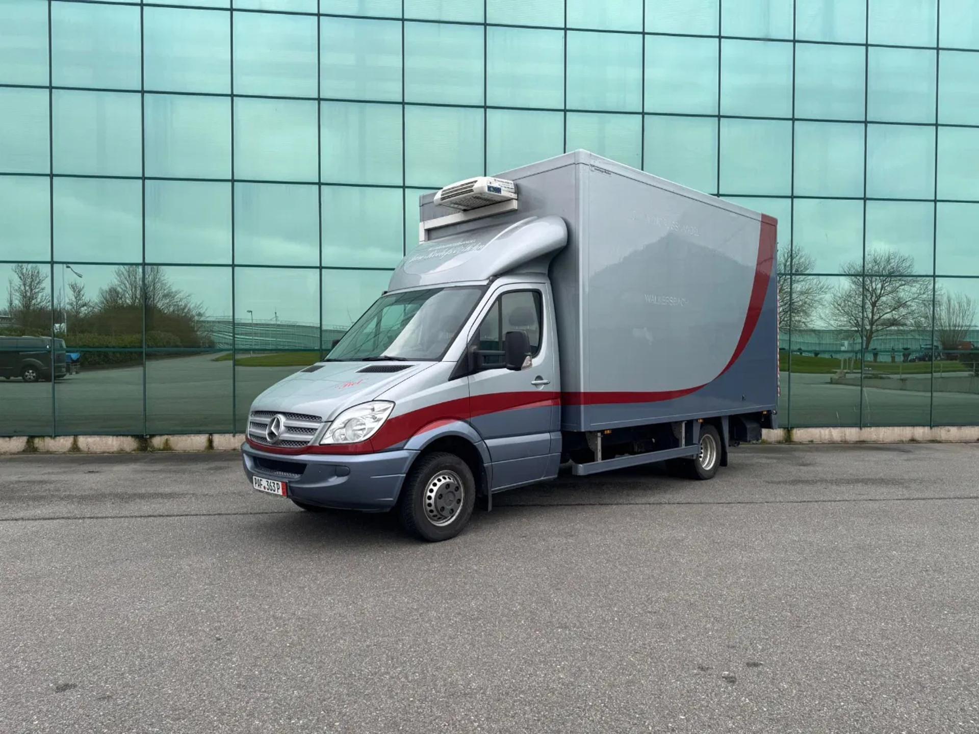 Foto 3 van Mercedes-Benz Sprinter 519 Bakwagen 6 Cilinder Koelwagen ThermoKing BLOEMEN & PLANTEN AUTO