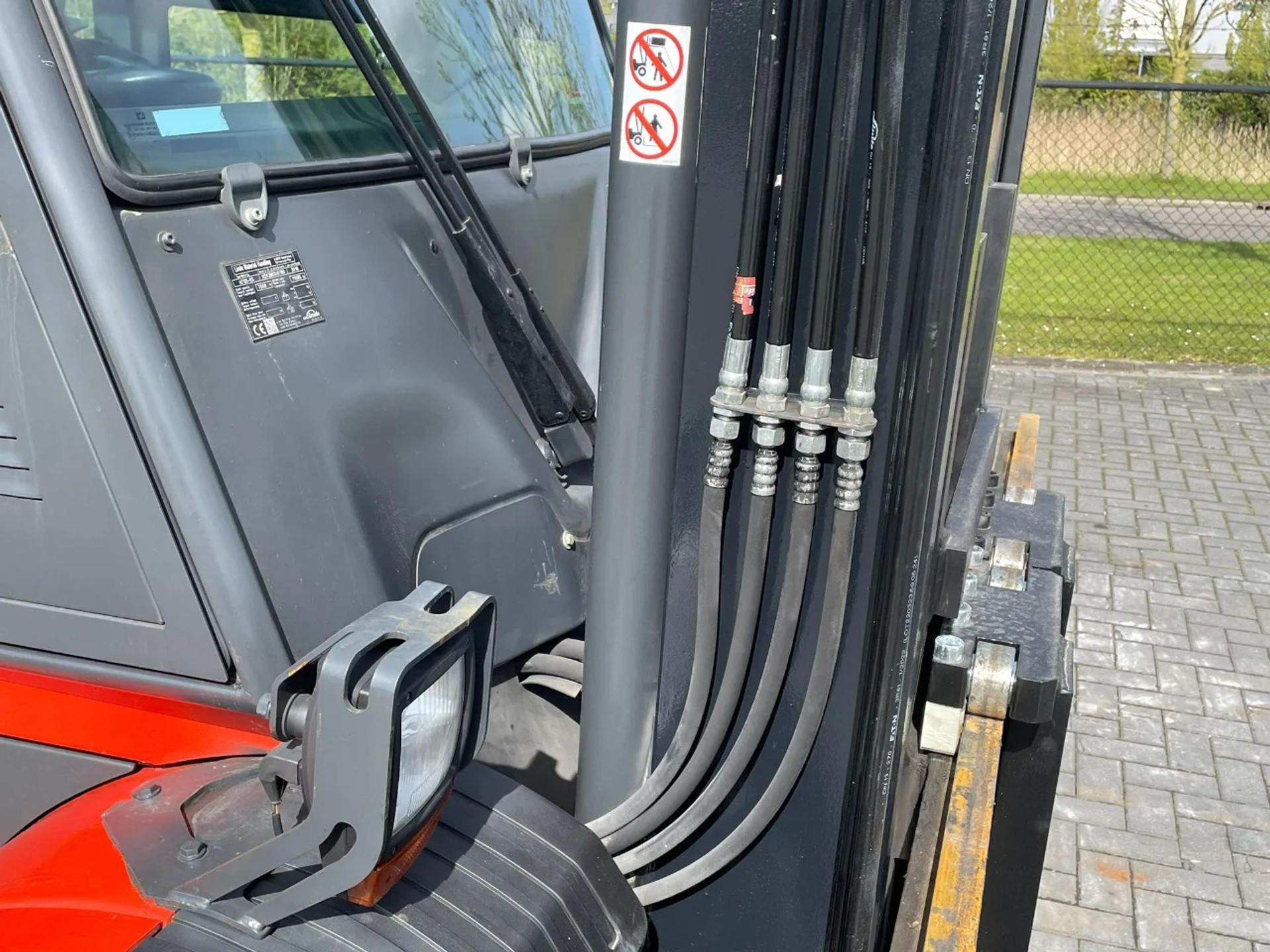 Foto 11 van Linde H70 D -03 | BIG SERVICE | NEW TIRES | SIDESHIFT | 7 TON