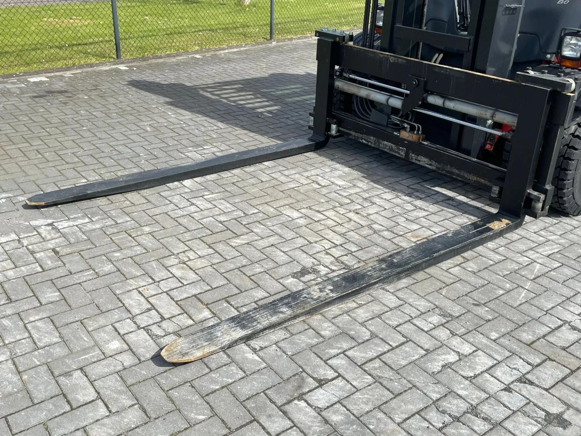 Foto 8 van Linde H70 D -03 | BIG SERVICE | NEW TIRES | SIDESHIFT | 7 TON