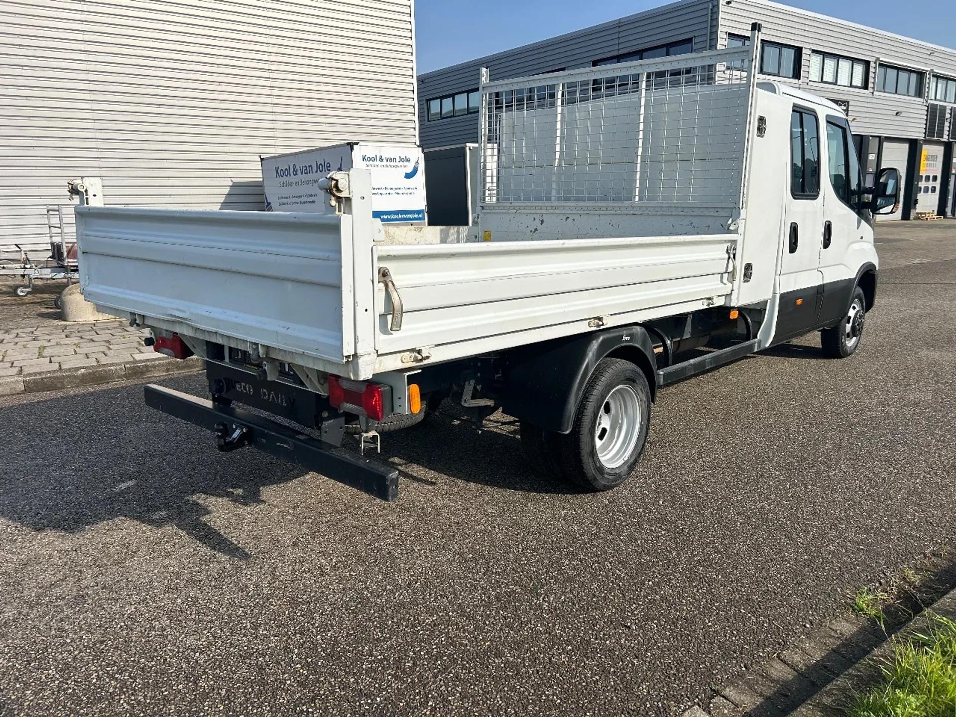 Foto 5 van Iveco Daily 35C16 Dubbelcabine 5+1 Pers Kipper Airco Trekhaak 63.000KM