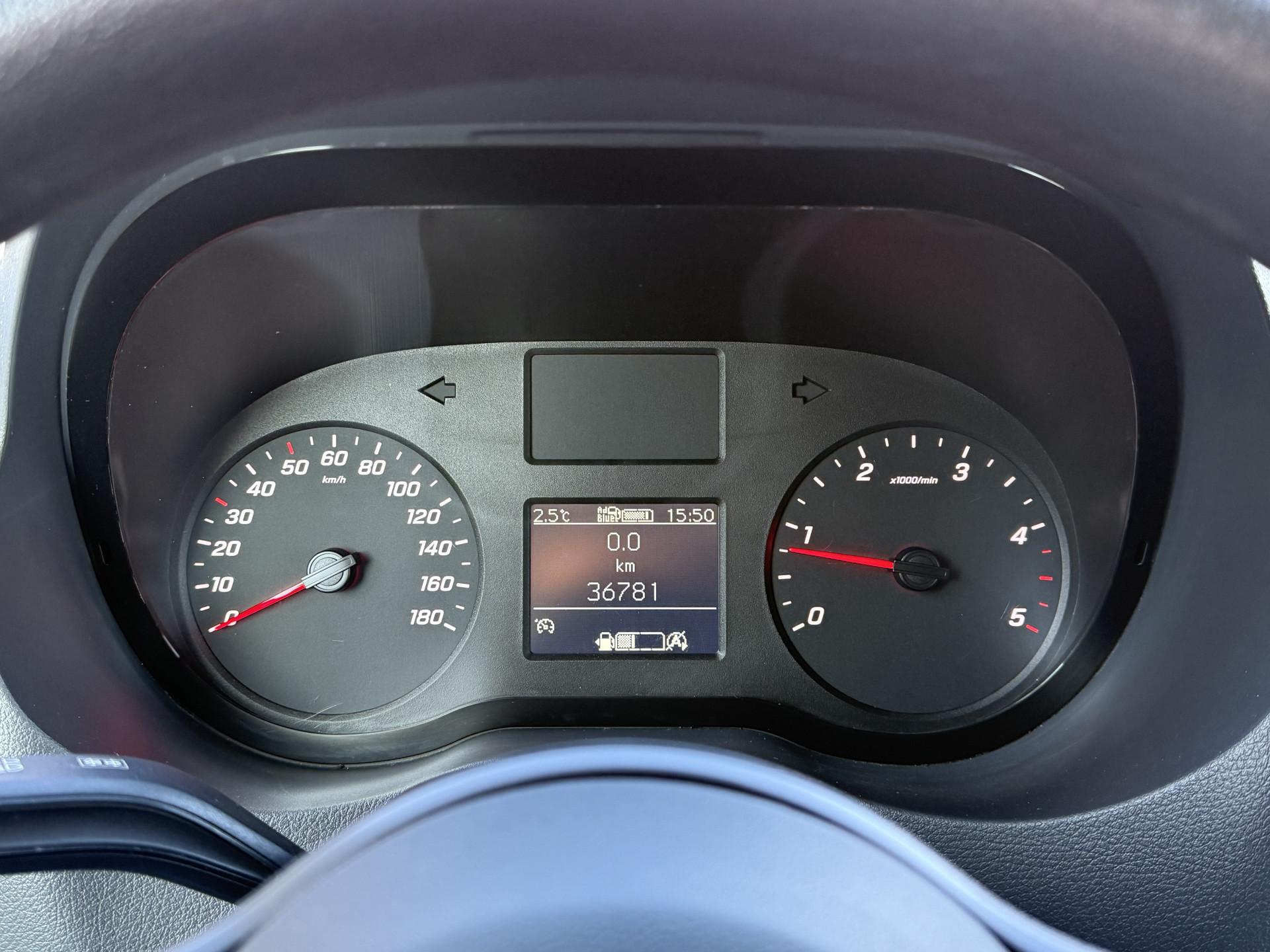 Foto 11 van Mercedes-Benz 317 CDI 170 PK / L3H2 / MBUX / **NETTE BUS** / AIRCO / CRUISE / CAMERA / PDC / 3-ZITS / CARPLAY