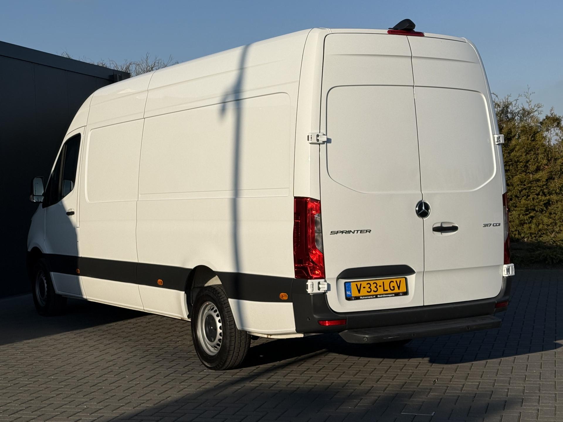 Foto 4 van Mercedes-Benz 317 CDI 170 PK / L3H2 / MBUX / **NETTE BUS** / AIRCO / CRUISE / CAMERA / PDC / 3-ZITS / CARPLAY