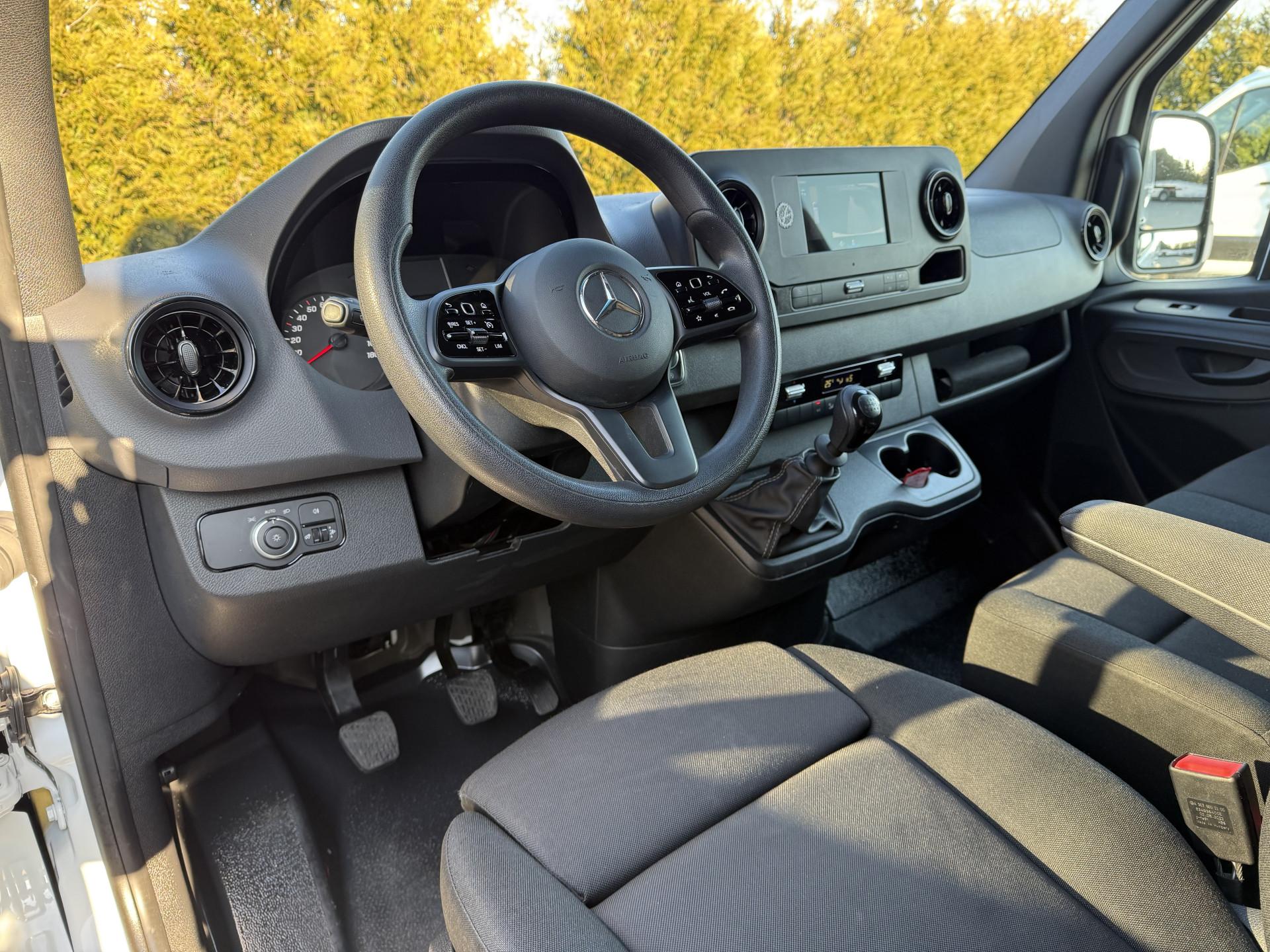 Foto 6 van Mercedes-Benz 317 CDI 170 PK / L3H2 / MBUX / **NETTE BUS** / AIRCO / CRUISE / CAMERA / PDC / 3-ZITS / CARPLAY