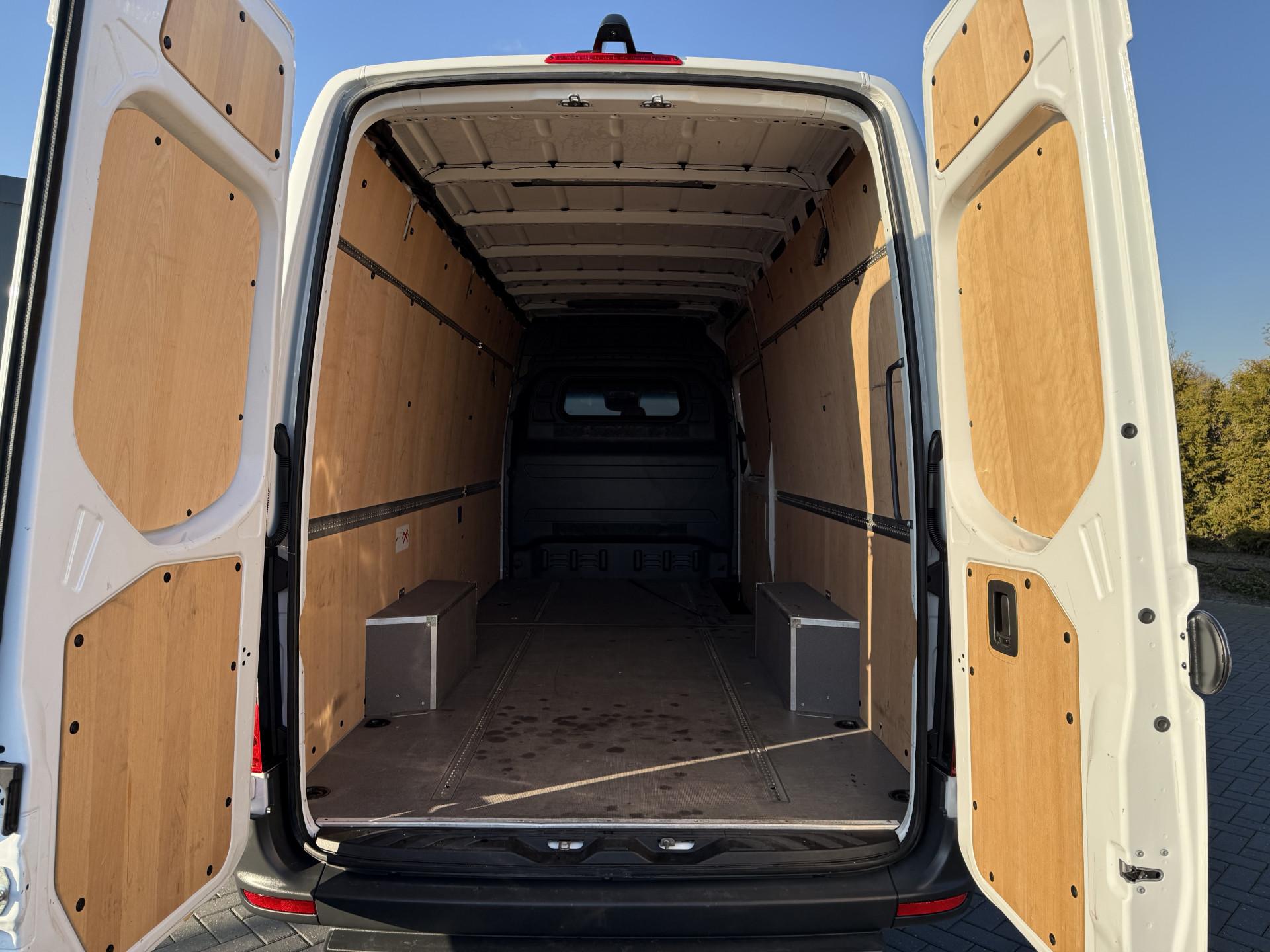 Foto 7 van Mercedes-Benz 317 CDI 170 PK / L3H2 / MBUX / **NETTE BUS** / AIRCO / CRUISE / CAMERA / PDC / 3-ZITS / CARPLAY