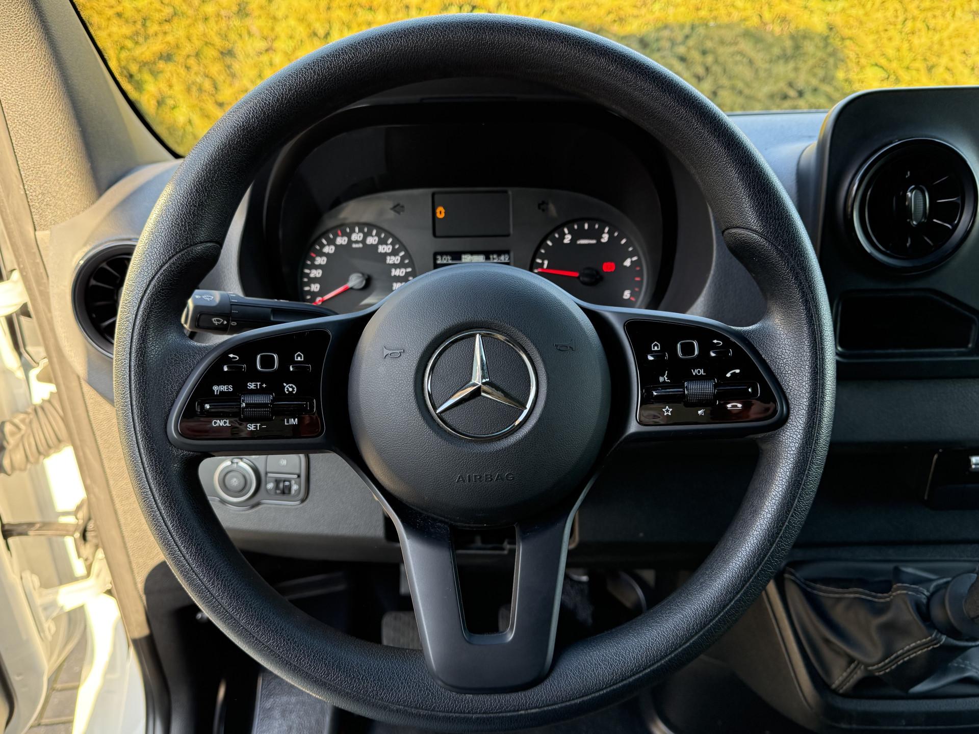 Foto 9 van Mercedes-Benz 317 CDI 170 PK / L3H2 / MBUX / **NETTE BUS** / AIRCO / CRUISE / CAMERA / PDC / 3-ZITS / CARPLAY