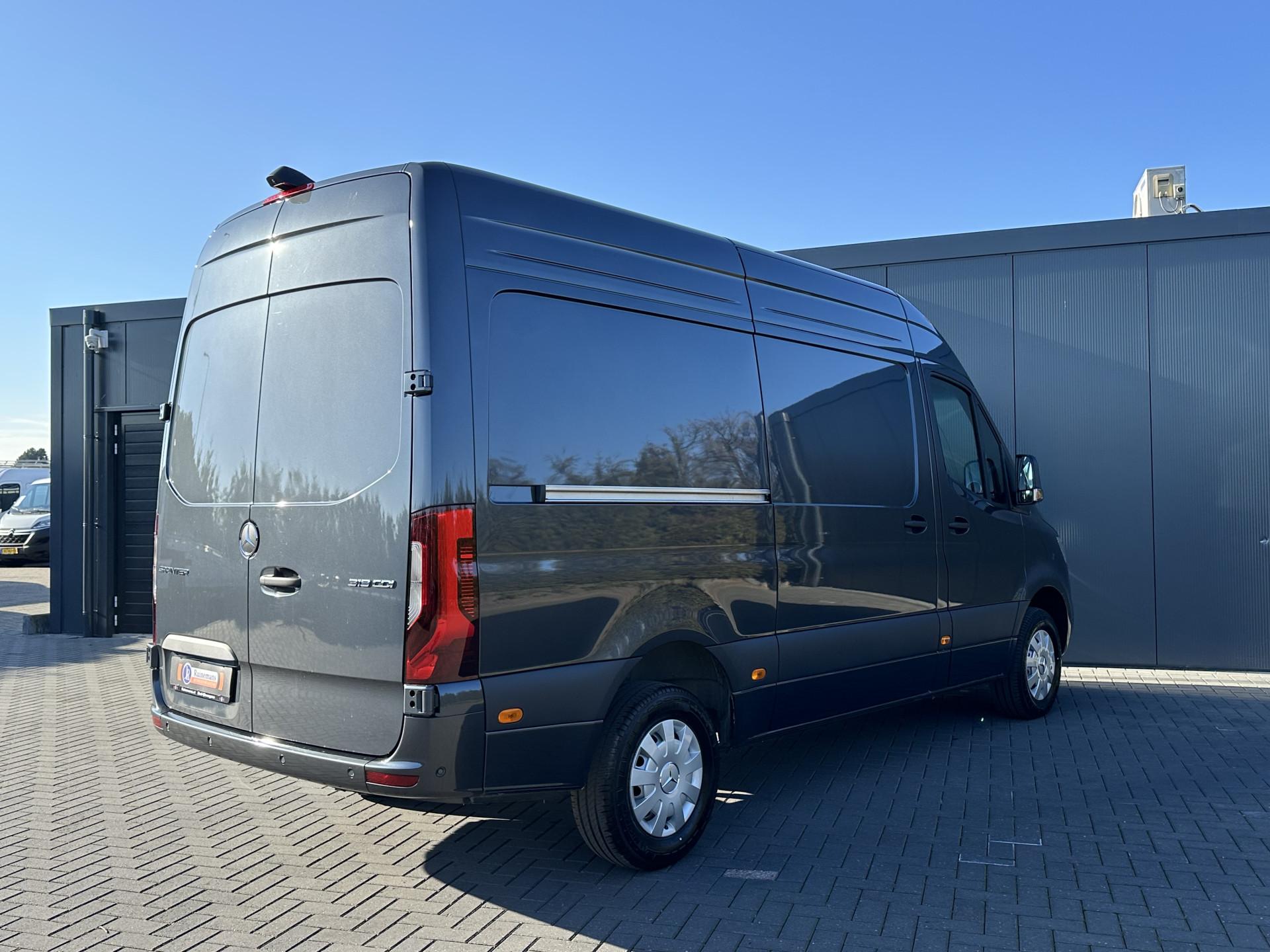 Foto 2 van Mercedes-Benz 319 CDI 9G-TRONIC / L2H2 / 3.5 TON TREKKEN / CAMERA / CRUISE / AIRCO / STOELVERWARMING / GEVEERDE STOEL