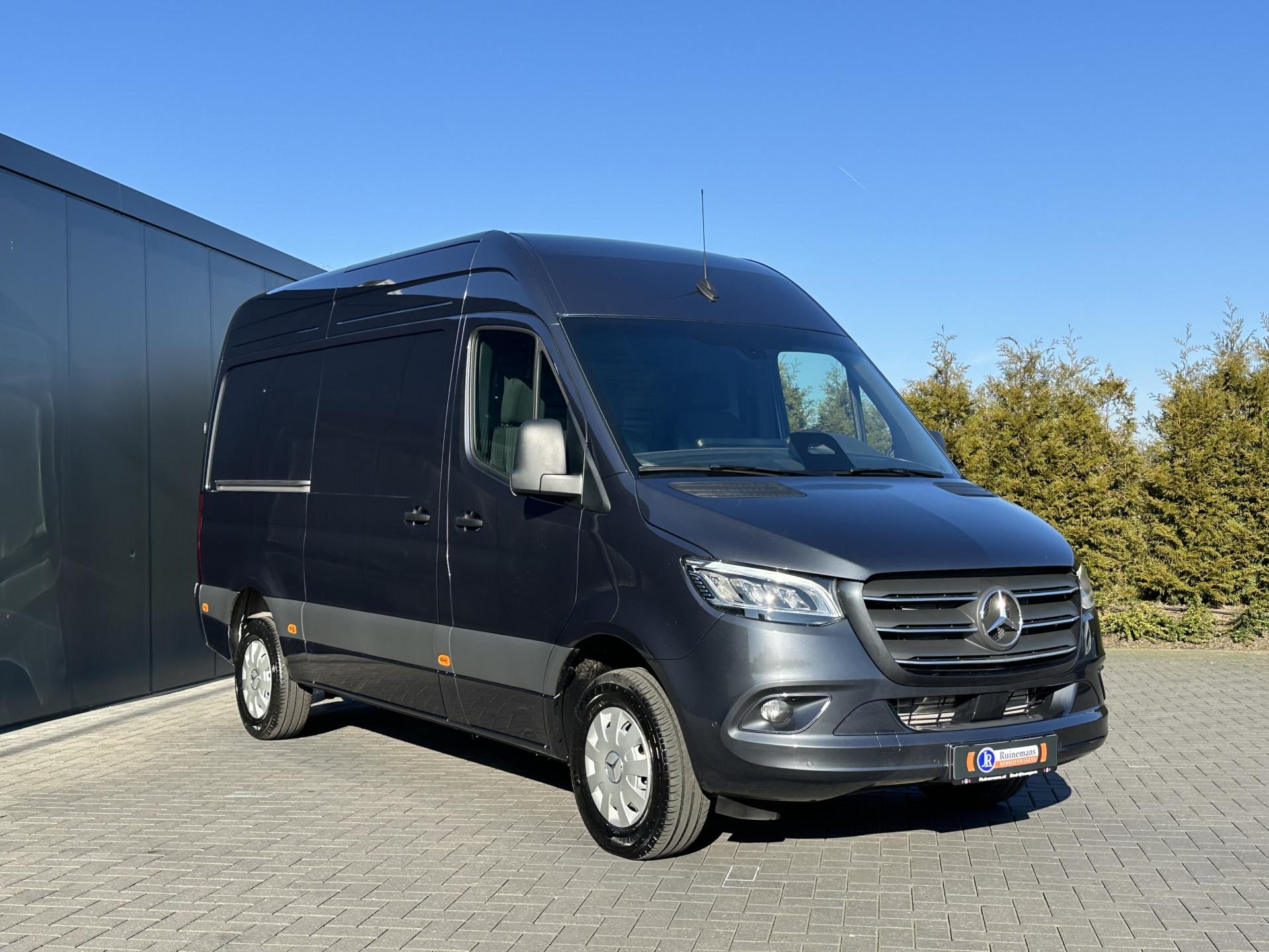 Foto 3 van Mercedes-Benz 319 CDI 9G-TRONIC / L2H2 / 3.5 TON TREKKEN / CAMERA / CRUISE / AIRCO / STOELVERWARMING / GEVEERDE STOEL