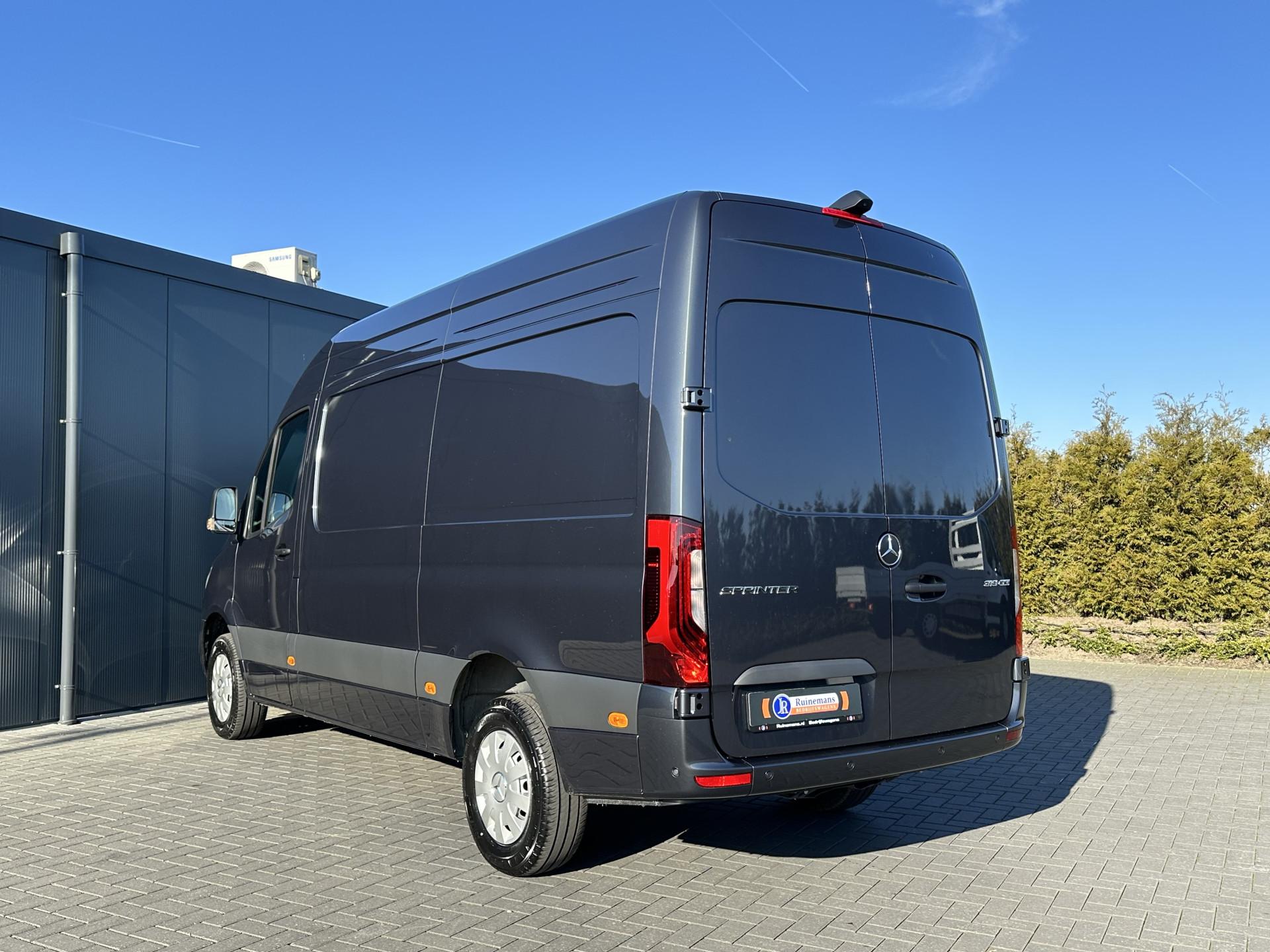 Foto 4 van Mercedes-Benz 319 CDI 9G-TRONIC / L2H2 / 3.5 TON TREKKEN / CAMERA / CRUISE / AIRCO / STOELVERWARMING / GEVEERDE STOEL