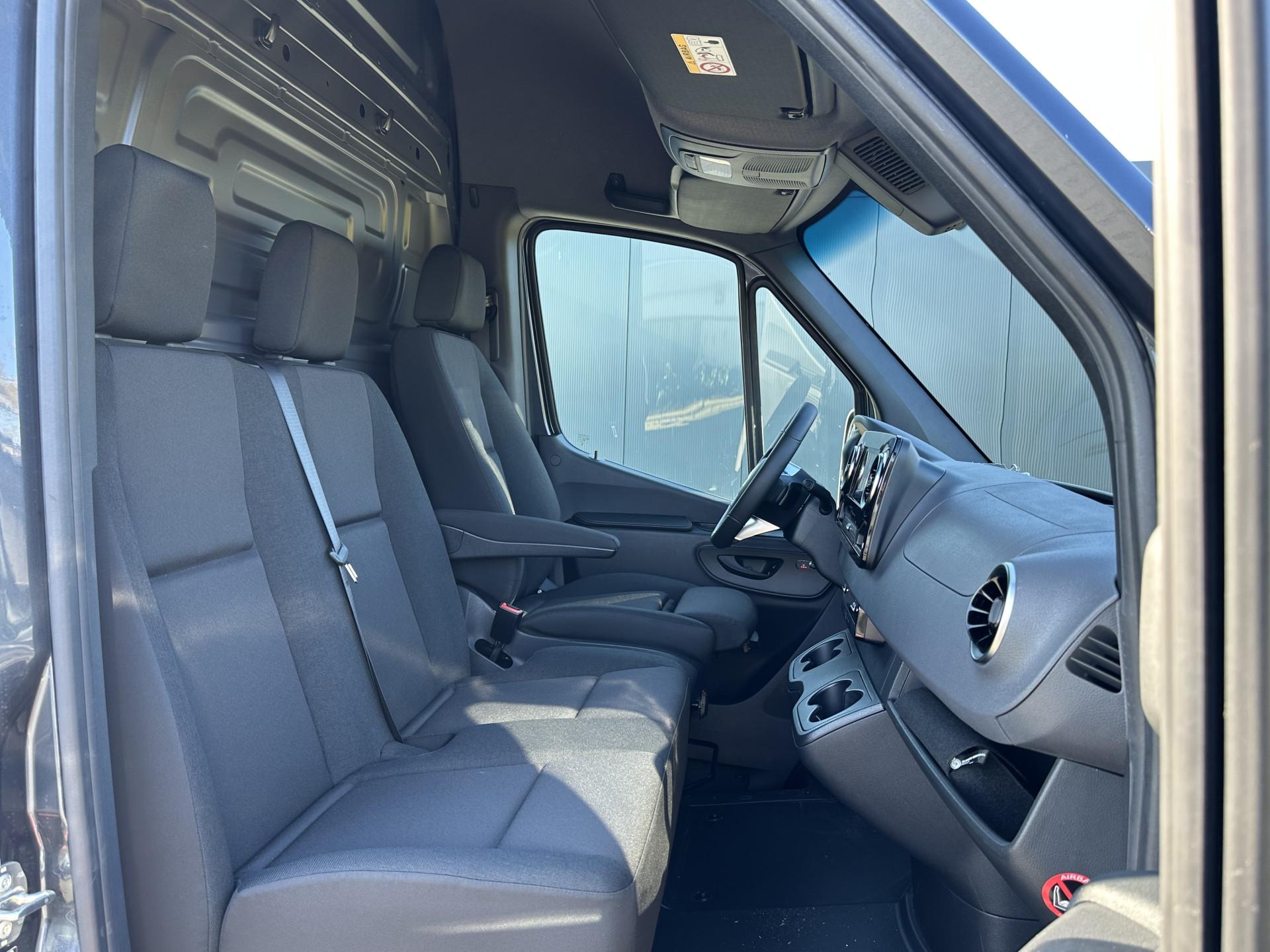 Foto 5 van Mercedes-Benz 319 CDI 9G-TRONIC / L2H2 / 3.5 TON TREKKEN / CAMERA / CRUISE / AIRCO / STOELVERWARMING / GEVEERDE STOEL