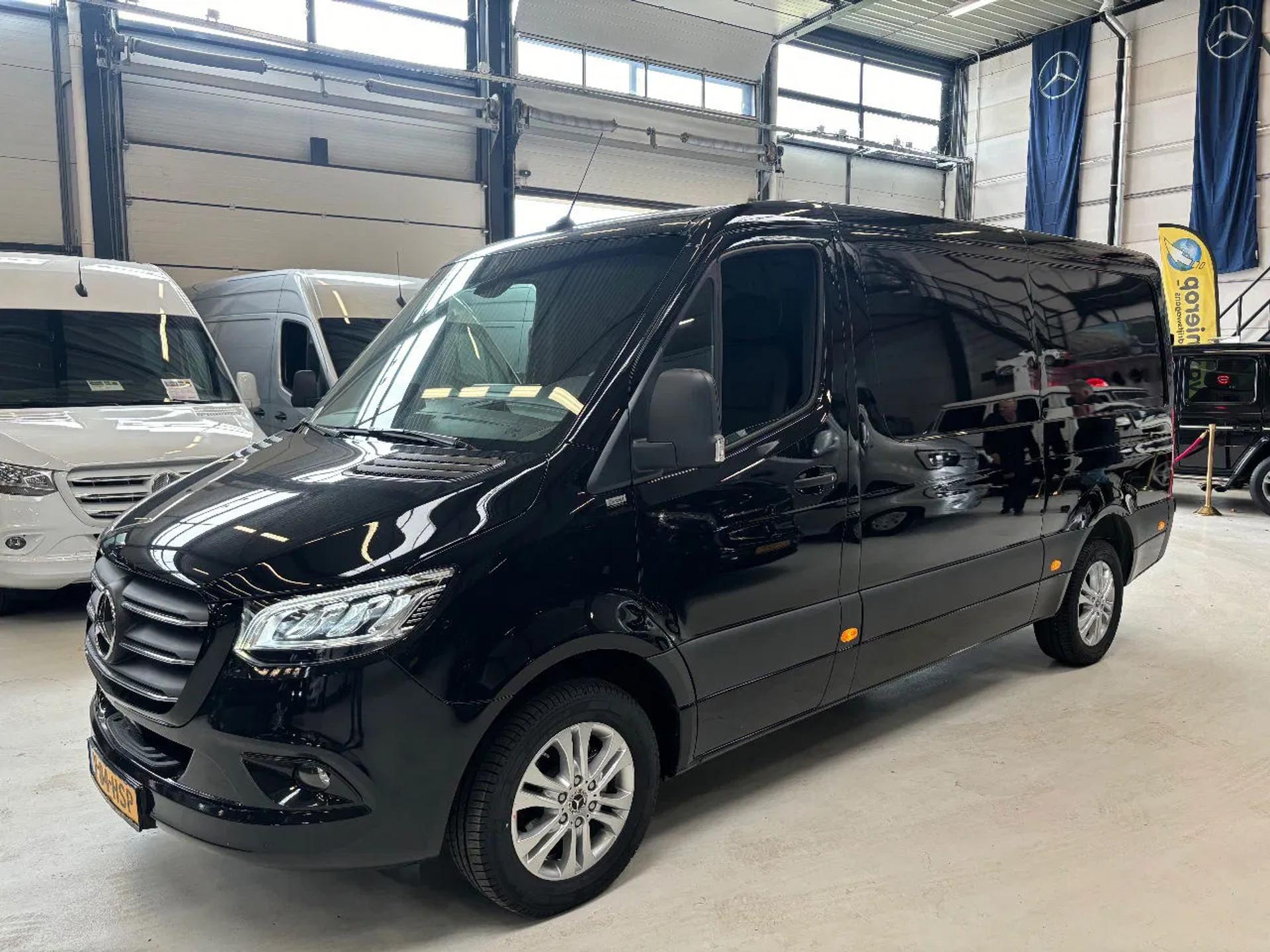 Foto 3 van Mercedes-Benz 319CDI L2H1 PRO Automaat Airco Navi Cruisecontrol LED 3500KG Trekhaak NIEUW