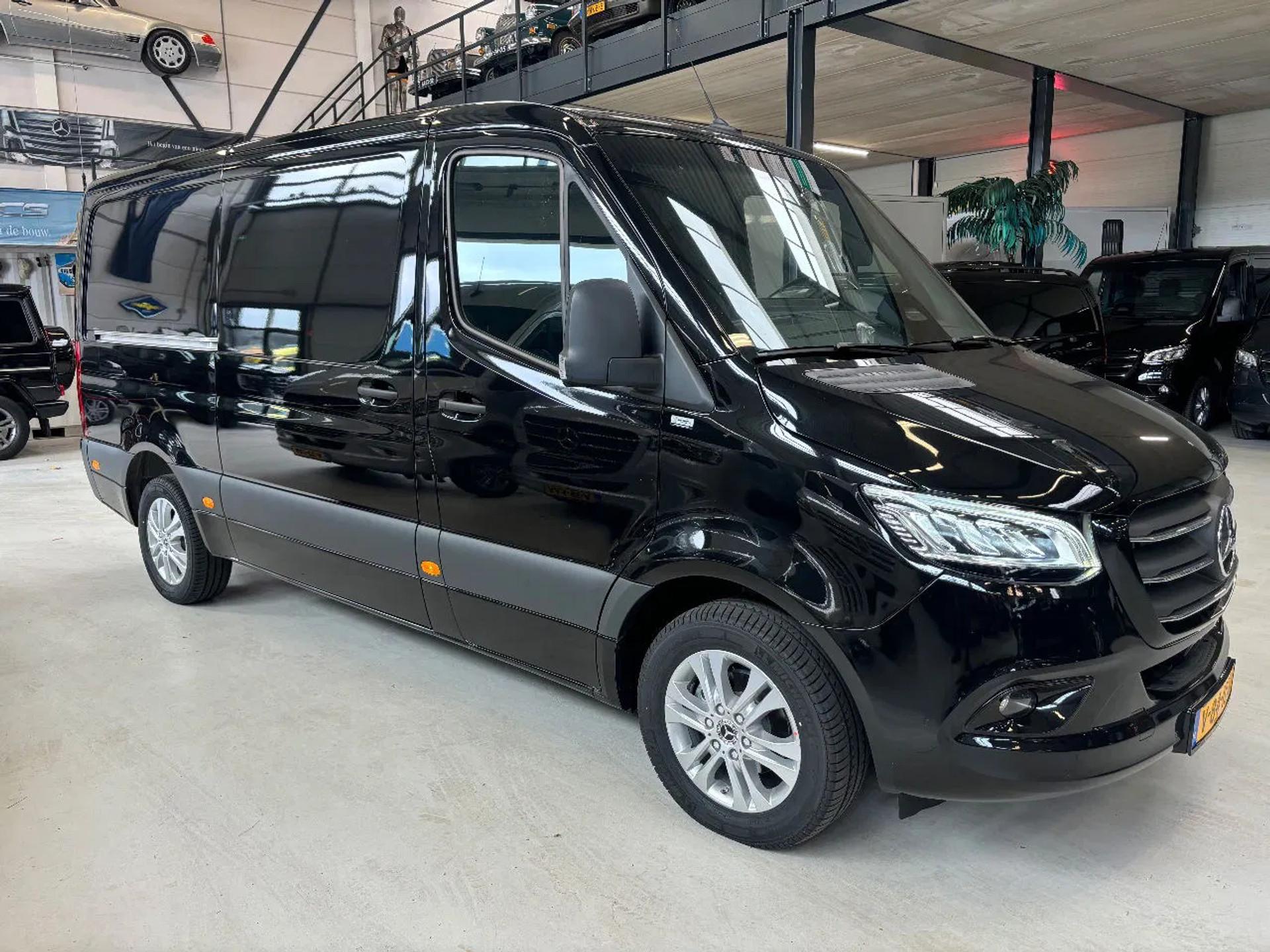 Foto 4 van Mercedes-Benz 319CDI L2H1 PRO Automaat Airco Navi Cruisecontrol LED 3500KG Trekhaak NIEUW