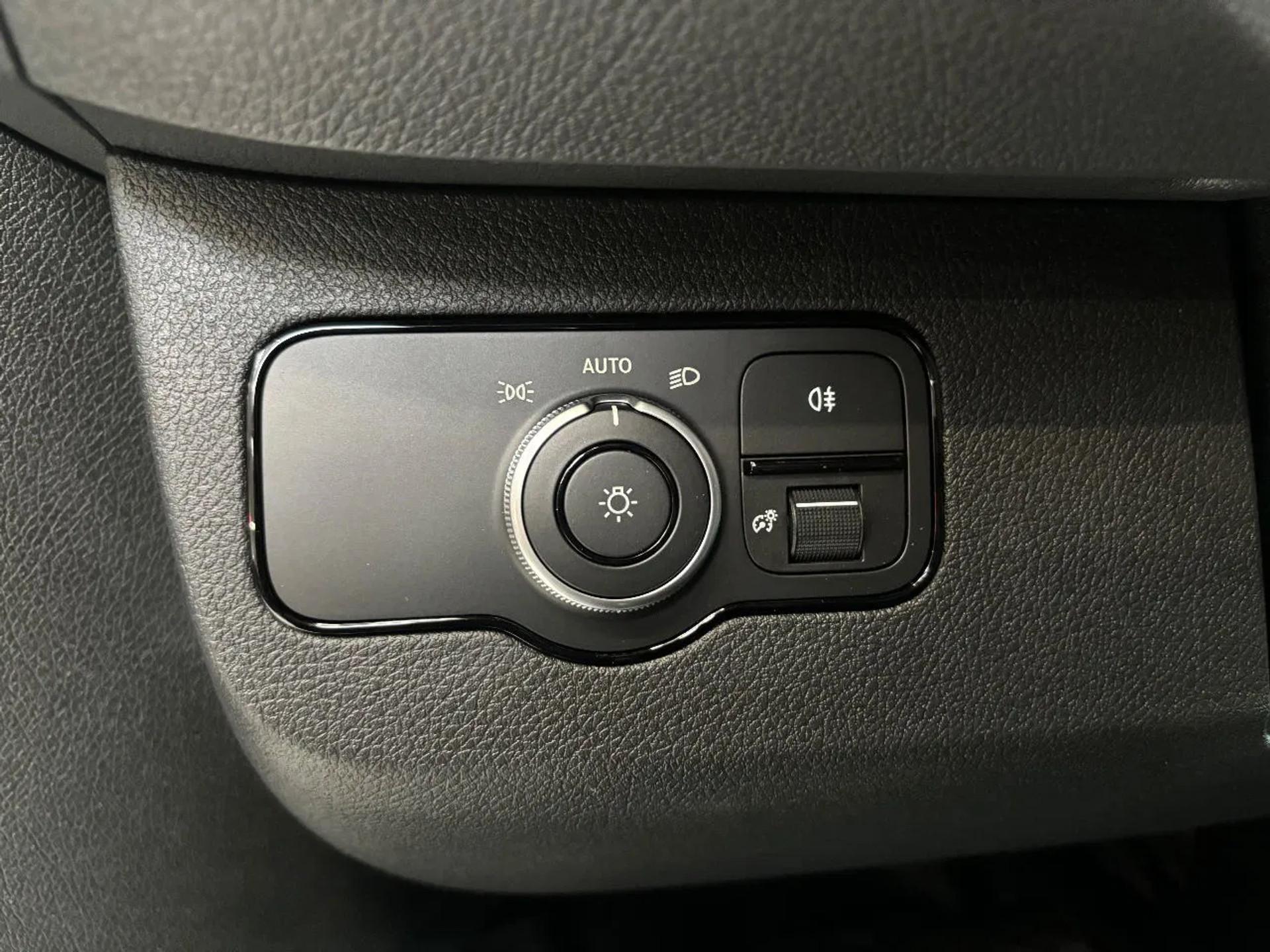 Foto 19 van Mercedes-Benz 319CDI L2H1 PRO Automaat Airco Cruisecontrol Led 3500KG Trekhaak Apple CarPlay NIEUW