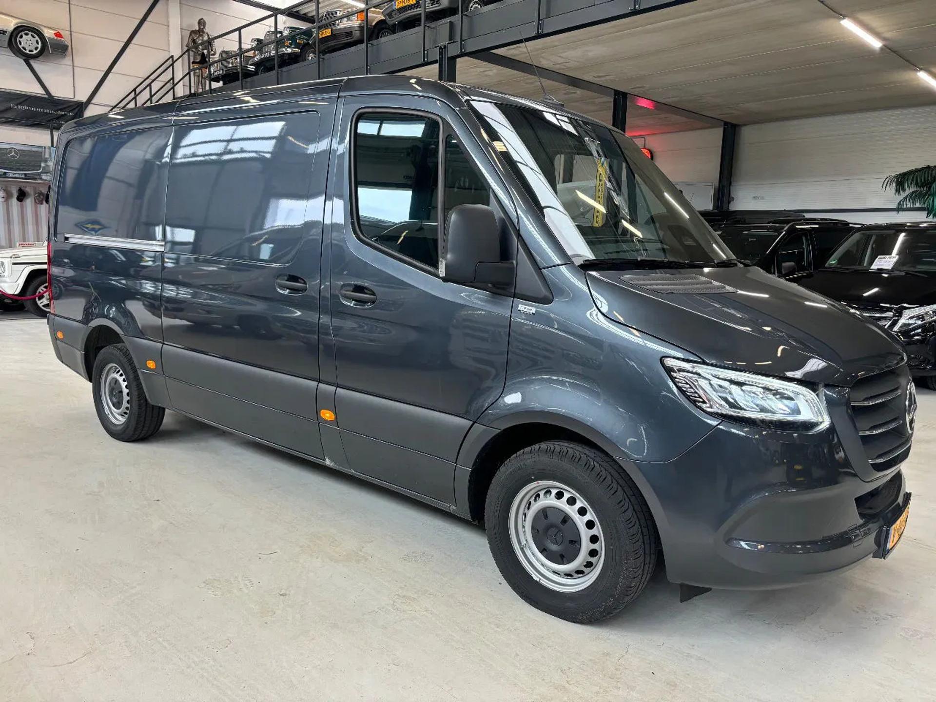 Foto 4 van Mercedes-Benz 319CDI L2H1 PRO Automaat Airco Cruisecontrol Led 3500KG Trekhaak Apple CarPlay NIEUW