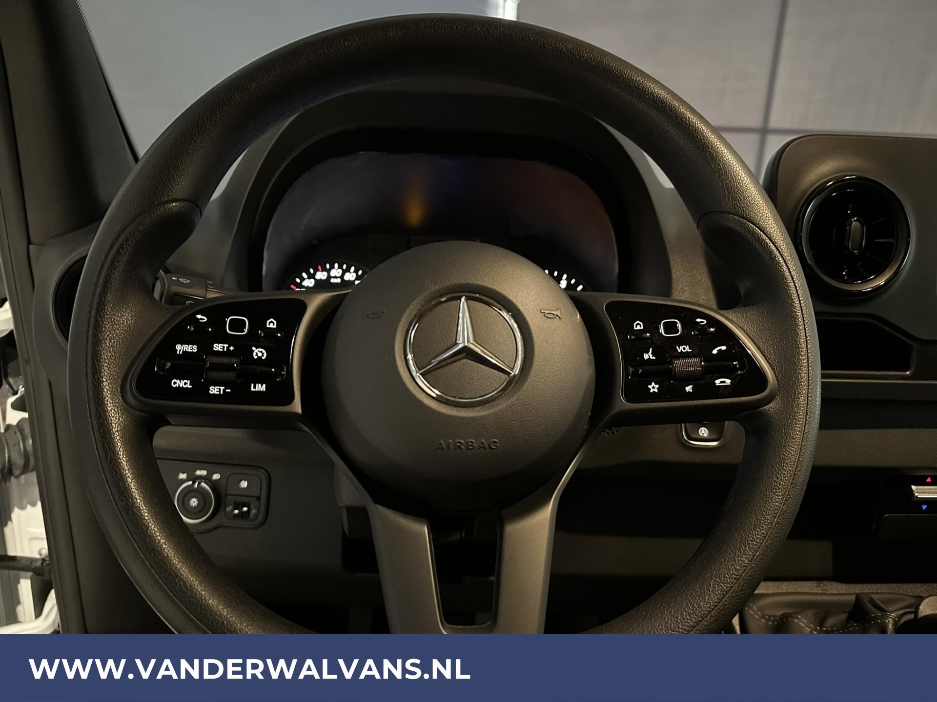 Foto 7 van Mercedes-Benz Sprinter 317 CDI 170pk L3H2 Fabrieksgarantie Euro6 Airco | Camera | Apple Carplay