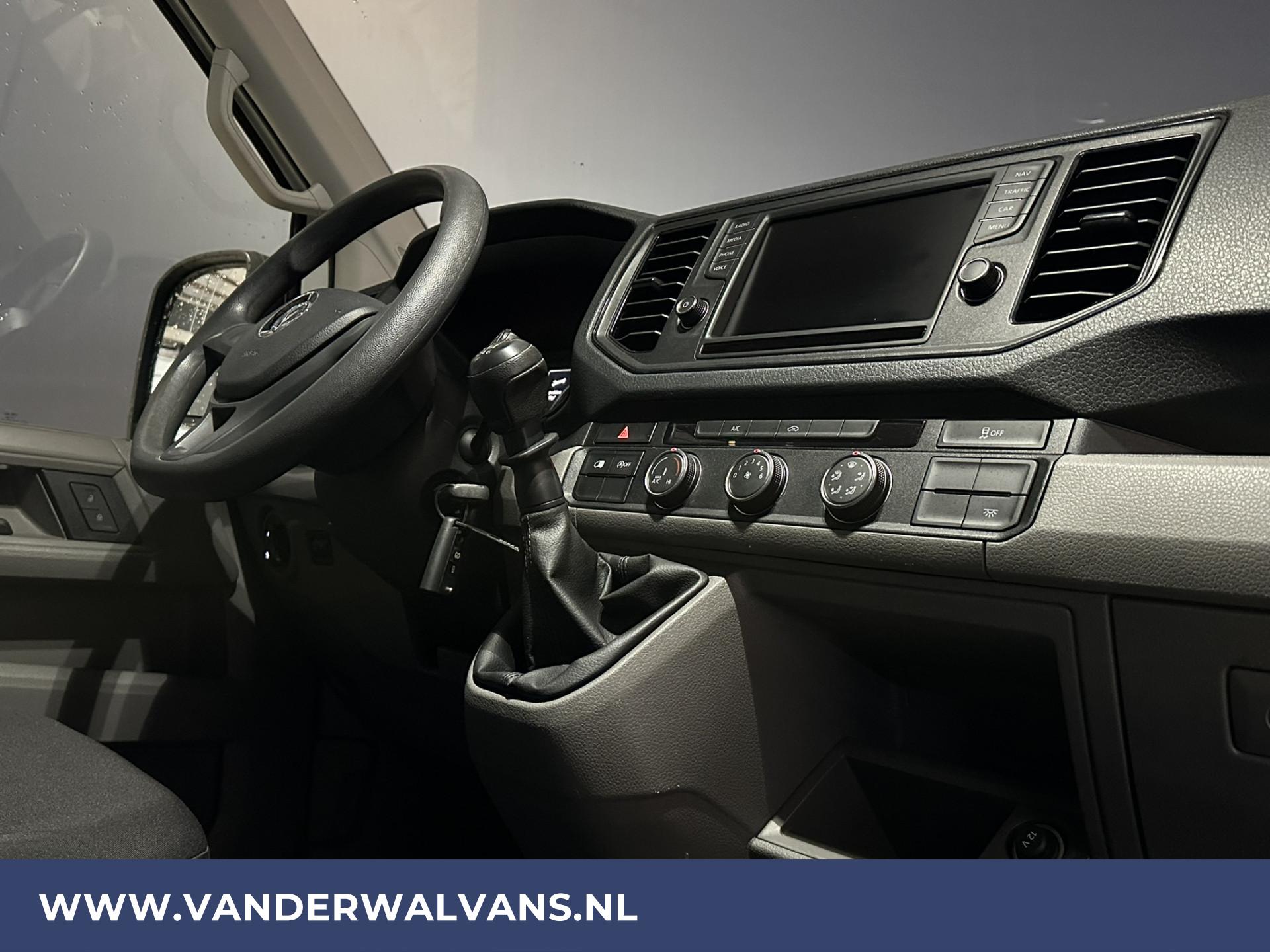 Foto 13 van Volkswagen Crafter 2.0 TDI L3H2 L2H1 Euro6 Airco | Navigatie | Camera | Apple Carplay