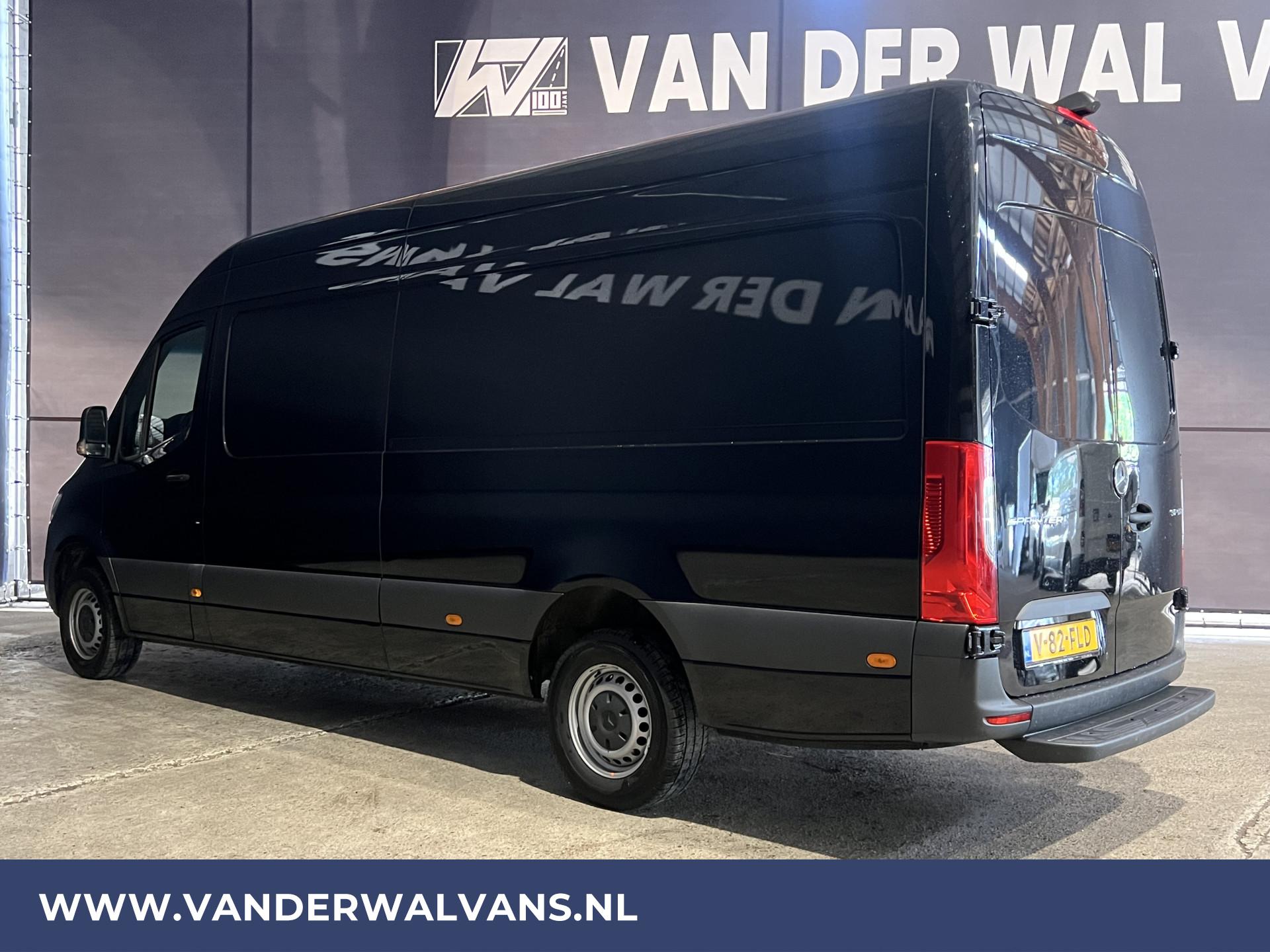 Foto 2 van Mercedes-Benz Sprinter 317 CDI 170pk L3H2 Euro6 Airco | Camera | Apple Carplay | Android Auto