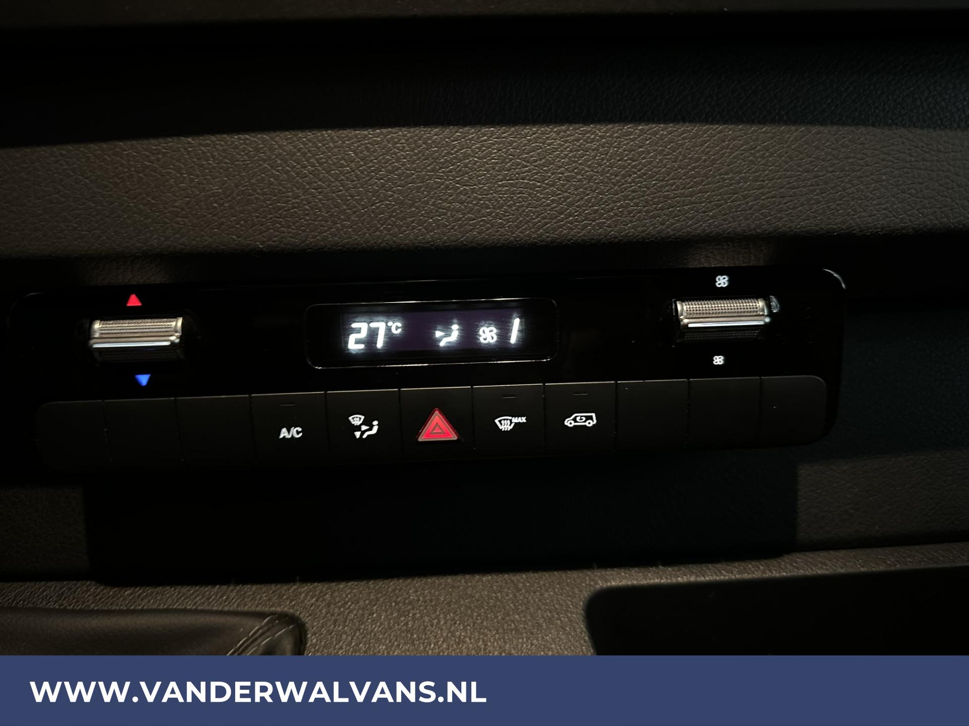 Foto 4 van Mercedes-Benz Sprinter 317 CDI 170pk L3H2 Euro6 Airco | Camera | Apple Carplay | Android Auto