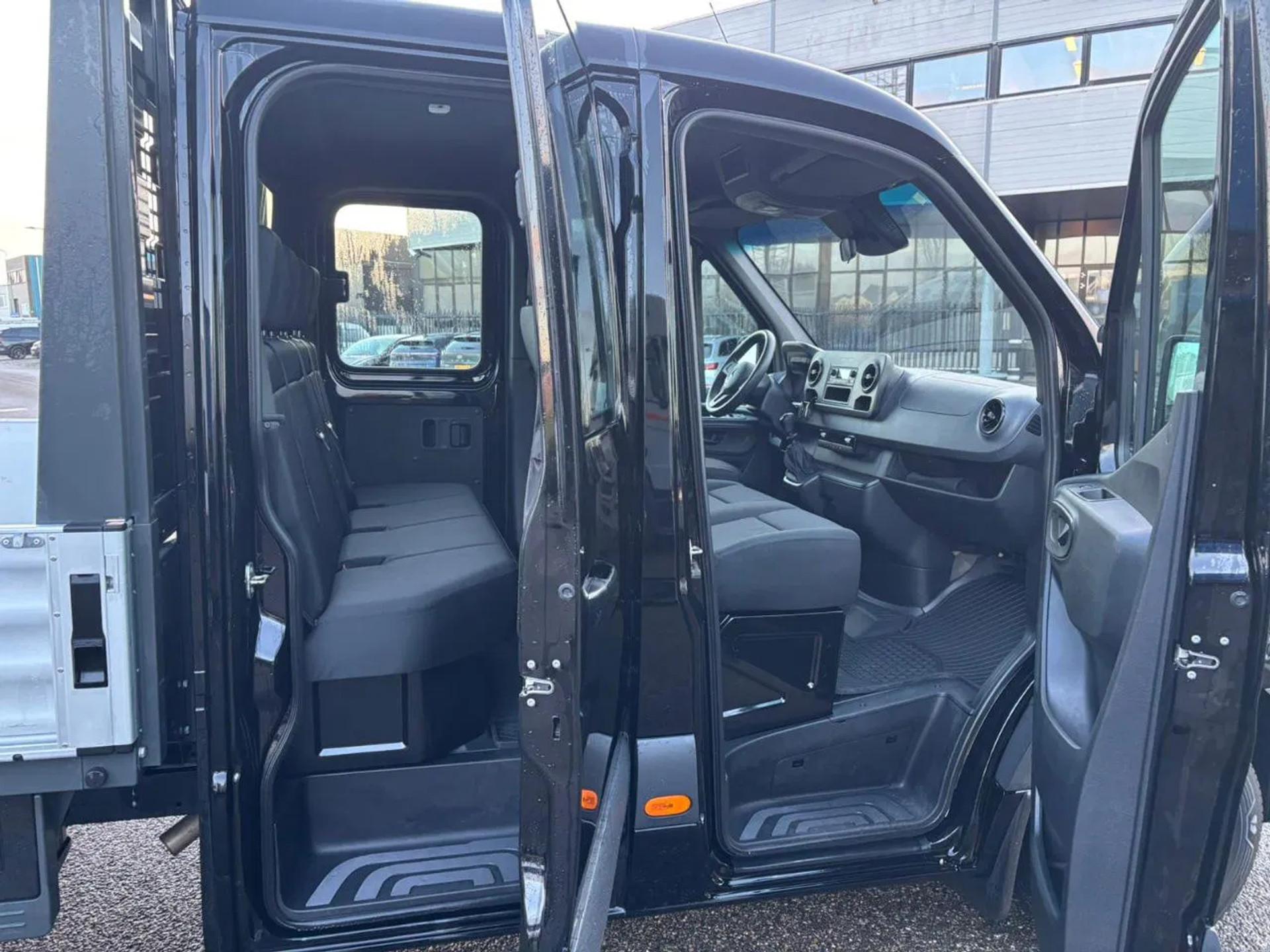 Foto 11 van Mercedes-Benz 317CDI Dubbelcabine Openlaadbak Airco 3500KG Trekhaak 17.400KM BPM VRIJ 10 x op voorraad