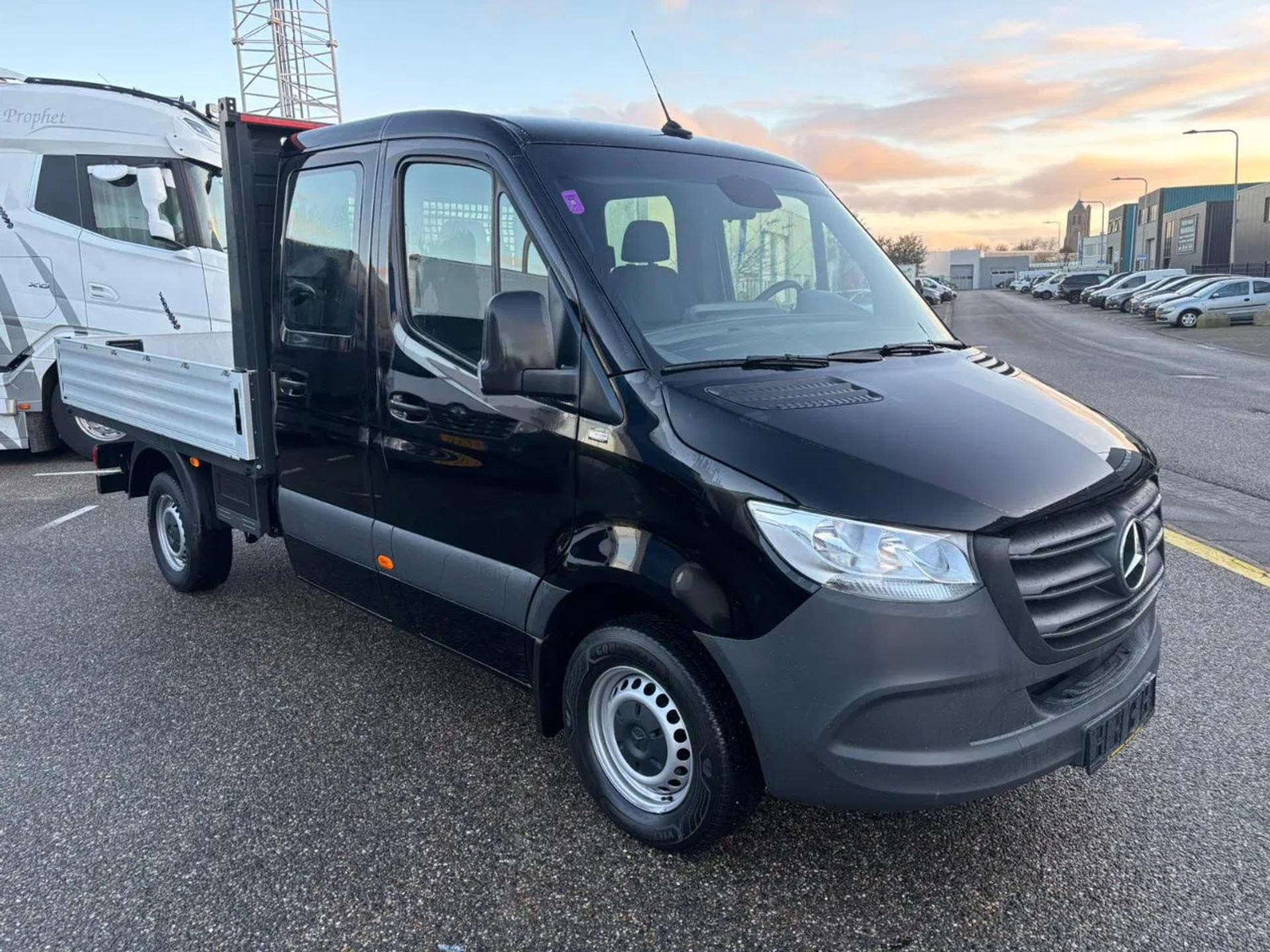 Foto 4 van Mercedes-Benz 317CDI Dubbelcabine Openlaadbak Airco 3500KG Trekhaak 17.400KM BPM VRIJ 10 x op voorraad
