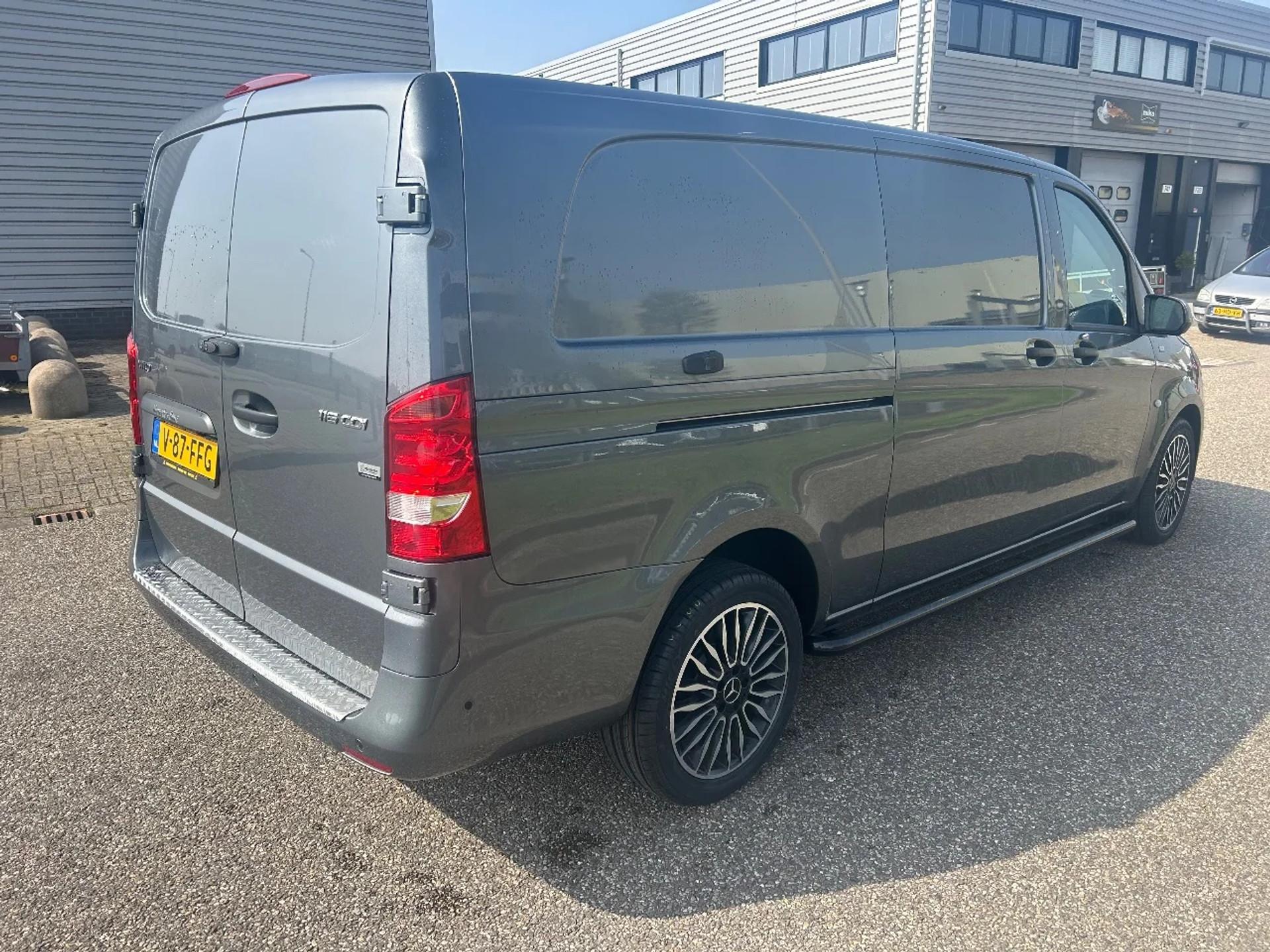 Foto 4 van Mercedes-Benz Vito 116CDI XXL Automaat Airco Navi Cruisecontrol