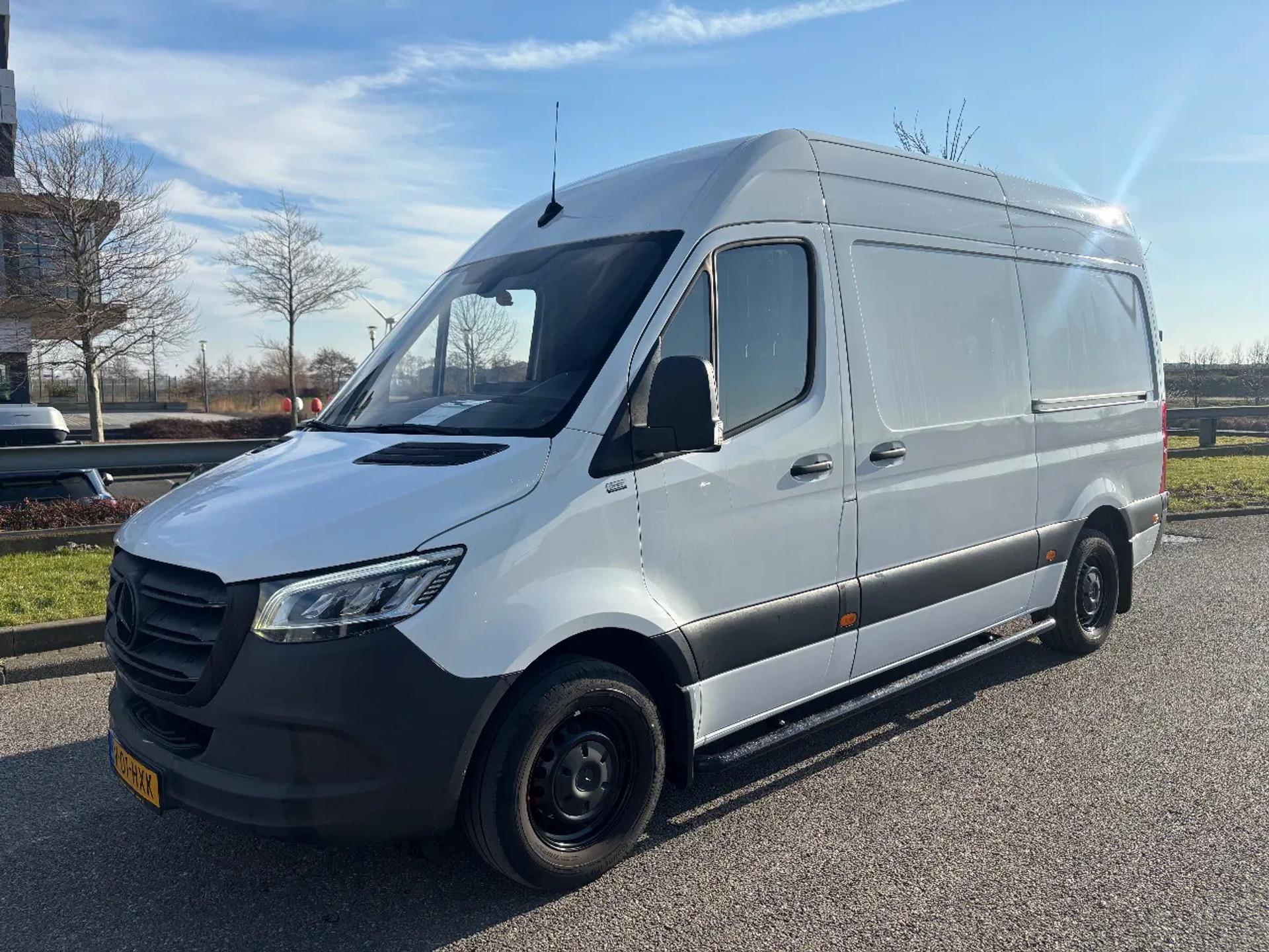 Foto 3 van Mercedes-Benz 317CDI L2H2 Automaat Airco Cruisecontrol Xenon Dubbele Schuifdeur
