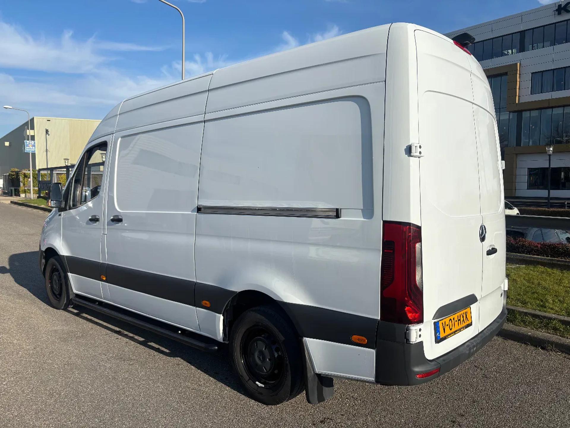 Foto 6 van Mercedes-Benz 317CDI L2H2 Automaat Airco Cruisecontrol Xenon Dubbele Schuifdeur