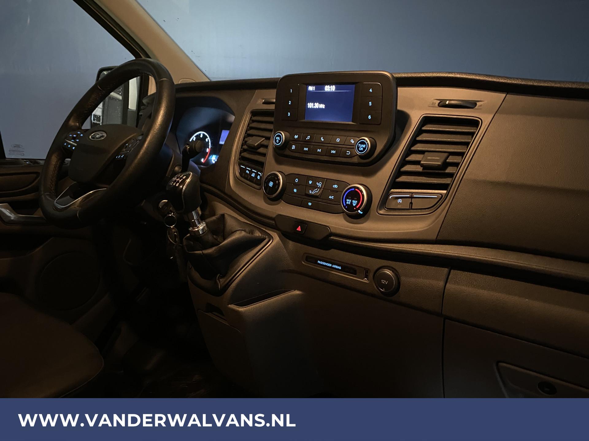 Foto 11 van Ford Transit Custom 2.0 TDCI 131pk L1H1 Euro6 Airco | Cruise | LED | Camera | 2500kg trekvermogen |