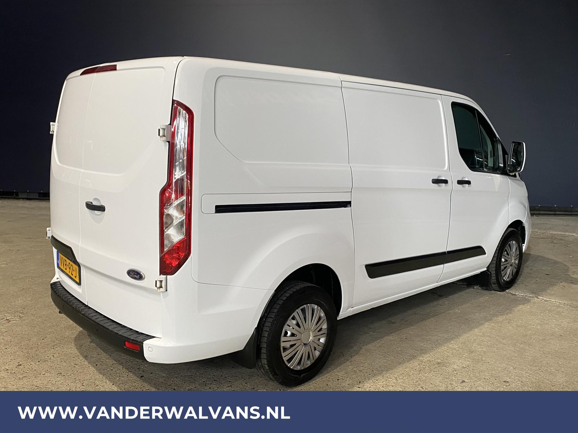 Foto 16 van Ford Transit Custom 2.0 TDCI 131pk L1H1 Euro6 Airco | Cruise | LED | Camera | 2500kg trekvermogen |